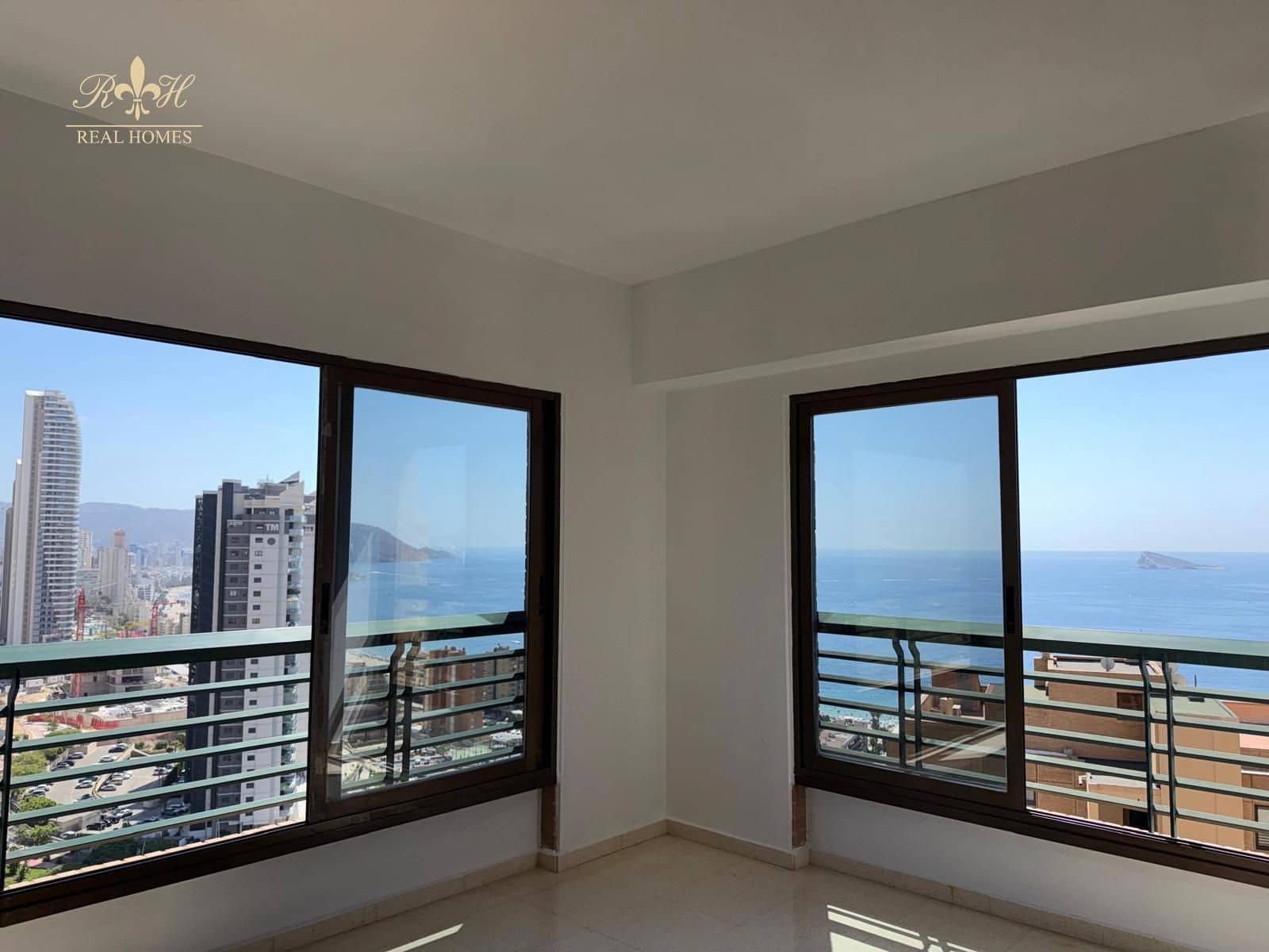 Piso de 3 habitaciones en Benidorm en venta con piscina garaje - 449.900 € (Ref: 10113515)