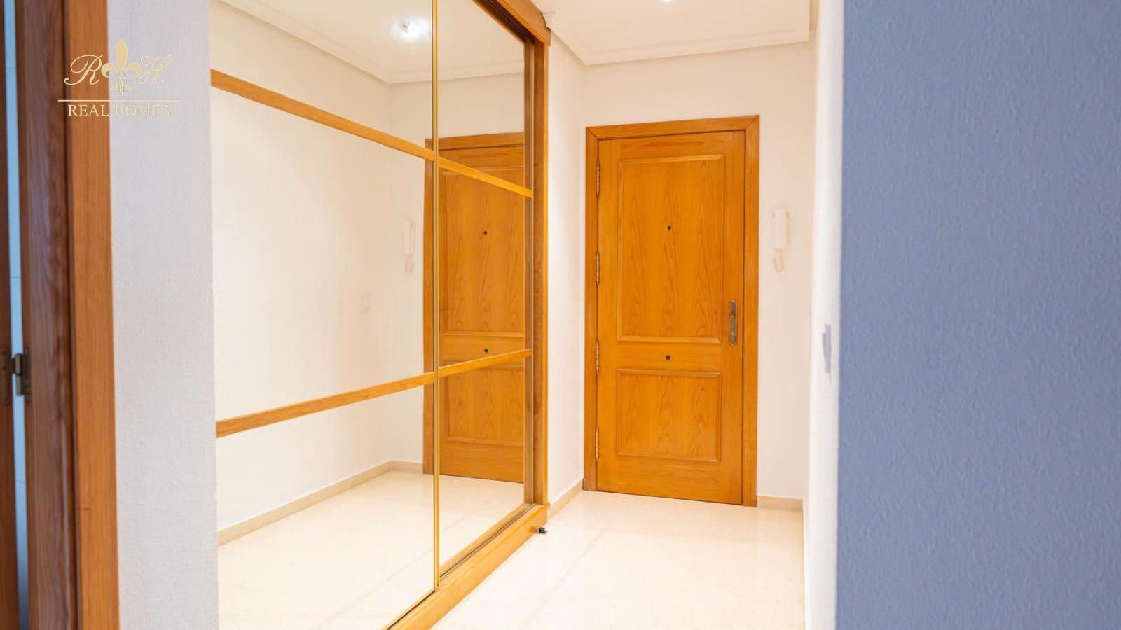 Piso de 3 habitaciones en Benidorm en venta con piscina garaje - 449.900 € (Ref: 10113515)