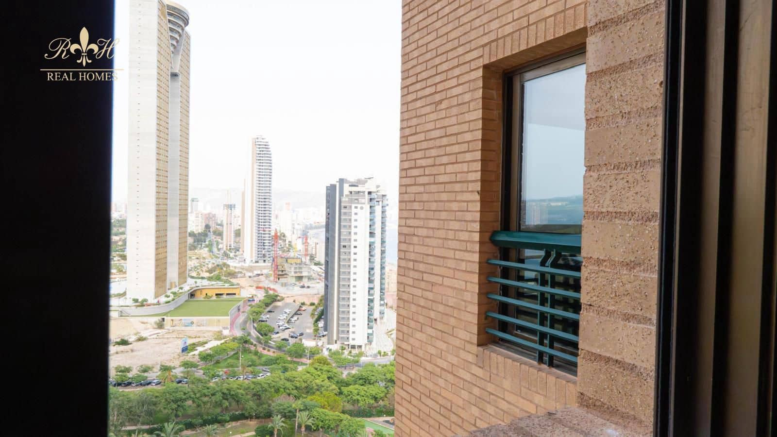 Piso de 3 habitaciones en Benidorm en venta con piscina garaje - 449.900 € (Ref: 10113515)
