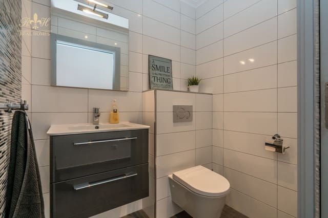 5 quarto Moradia para arrendar em Escandinavia - Cautivador, Alfaz del Pi / L'Alfàs del Pi com piscina - 2 500 € (Ref: 5702689)