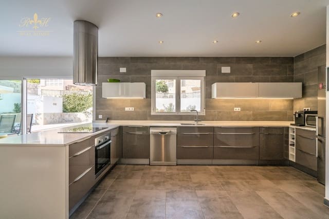 5 quarto Moradia para arrendar em Escandinavia - Cautivador, Alfaz del Pi / L'Alfàs del Pi com piscina - 2 500 € (Ref: 5702689)