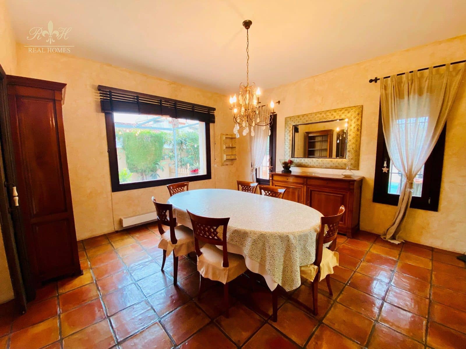 3 makuuhuone Huvila vuokrattavana paikassa Albir mukana uima-altaan - 2 500 € (Ref: 6533578)