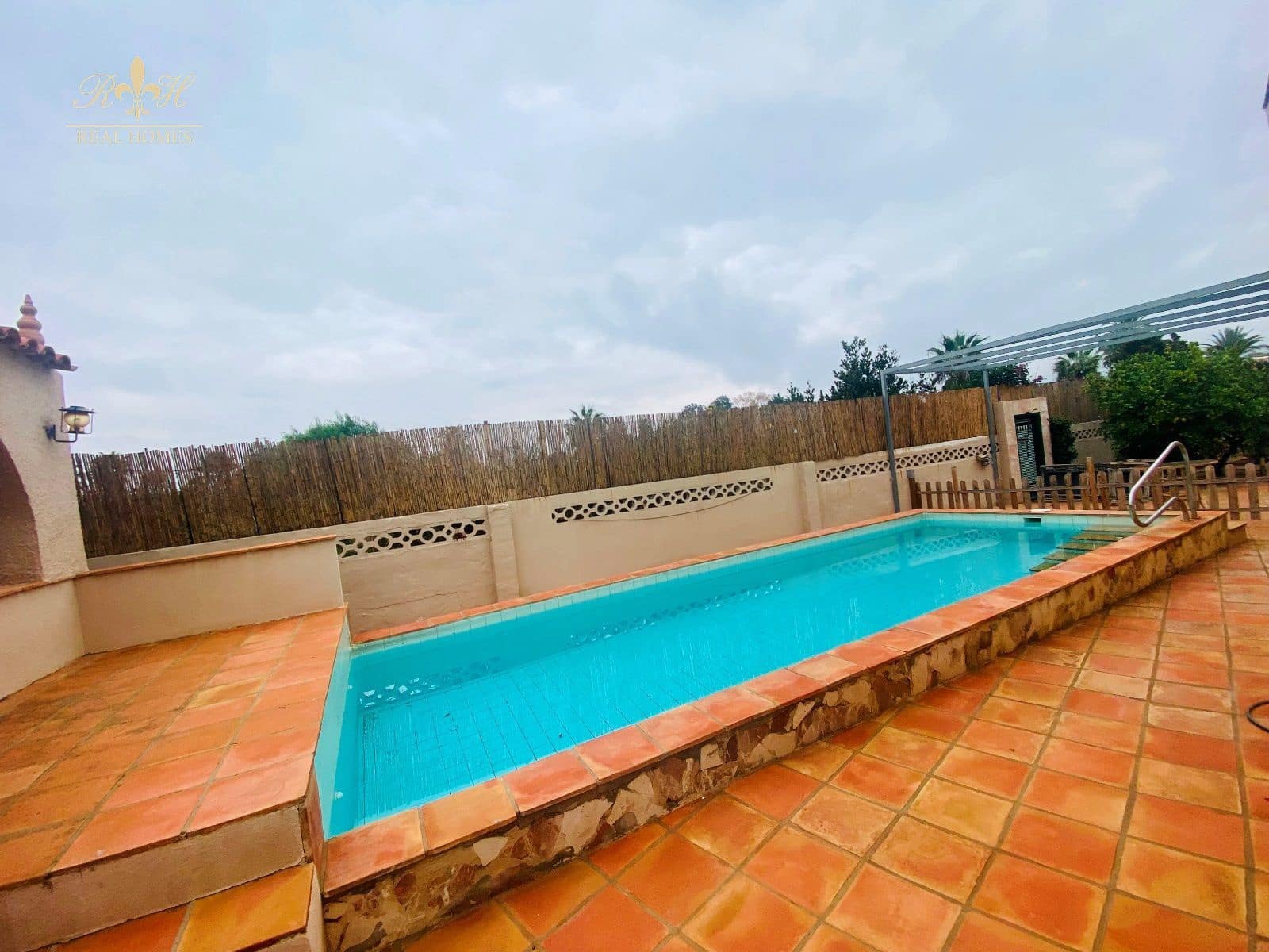 3 makuuhuone Huvila vuokrattavana paikassa Albir mukana uima-altaan - 2 500 € (Ref: 6533578)