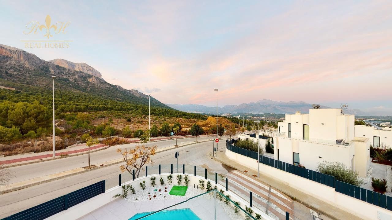 3 Zimmer Villa zu verkaufen in Polop mit Pool Garage - 570.000 € (Ref: 6593641)