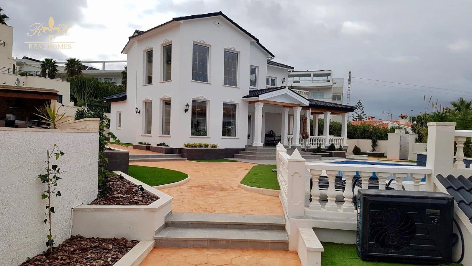 3 soveværelse Villa til salg i Albir med swimmingpool garage - € 1.349.000 (Ref: 6993065)