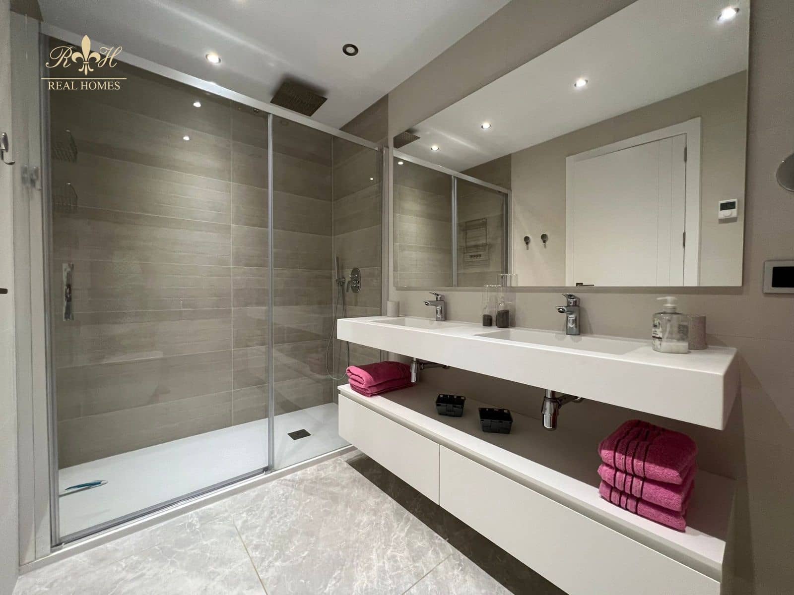 2 soveværelse Lejlighed til leje i Benidorm med swimmingpool garage - € 2.500 (Ref: 7015760)