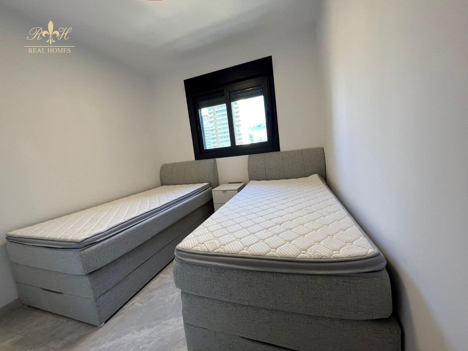 2 soveværelse Lejlighed til leje i Benidorm med swimmingpool garage - € 2.500 (Ref: 7015760)