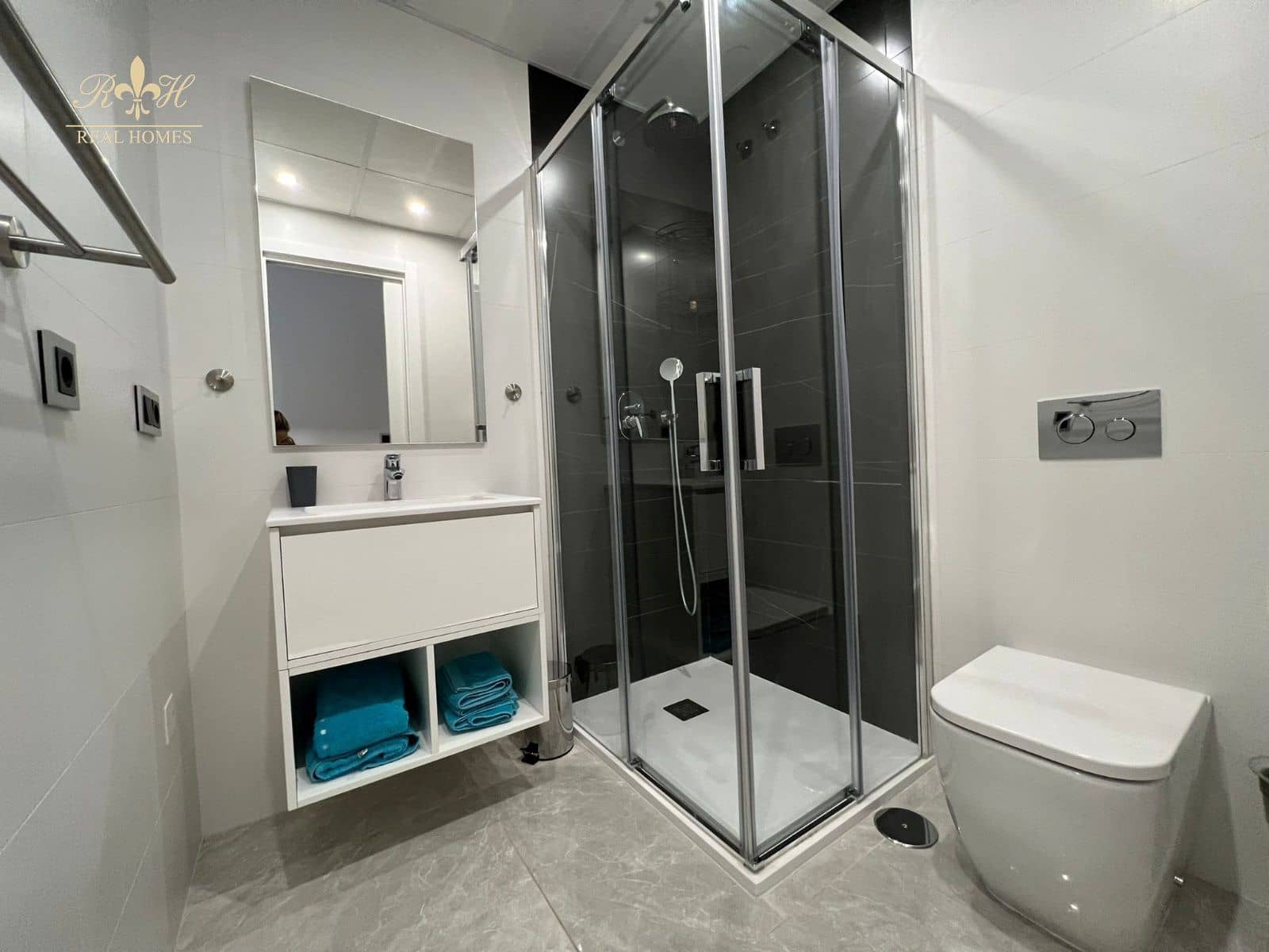 2 soveværelse Lejlighed til leje i Benidorm med swimmingpool garage - € 2.500 (Ref: 7015760)