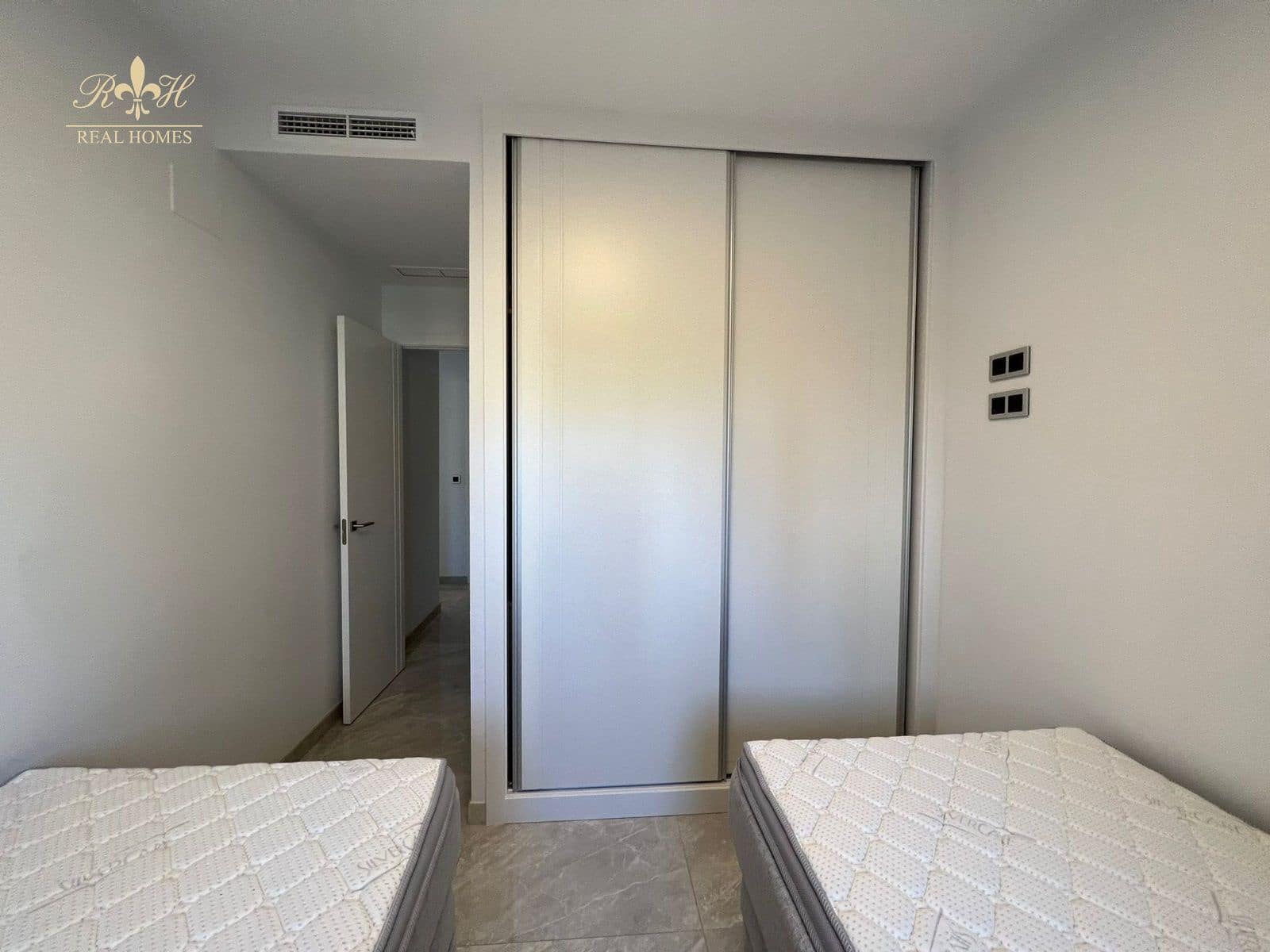 2 soveværelse Lejlighed til leje i Benidorm med swimmingpool garage - € 2.500 (Ref: 7015760)