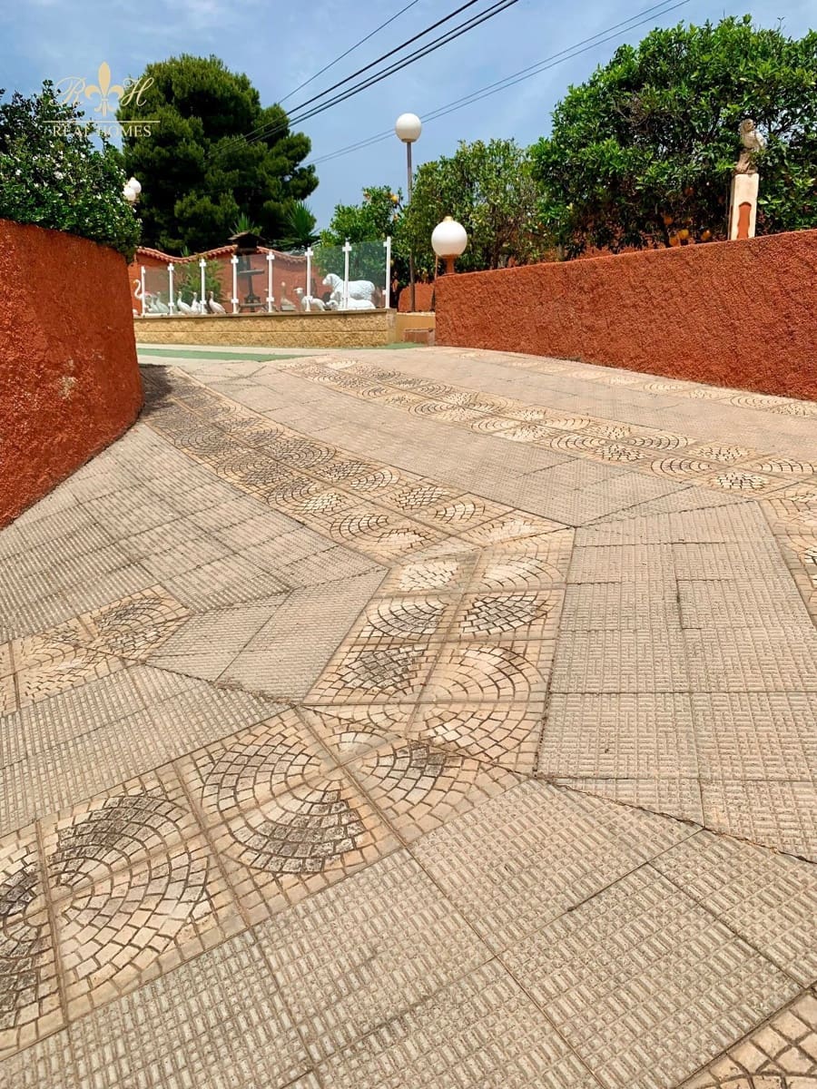 4 soveværelse Villa til salg i La Nucia med swimmingpool garage - € 450.000 (Ref: 7407254)