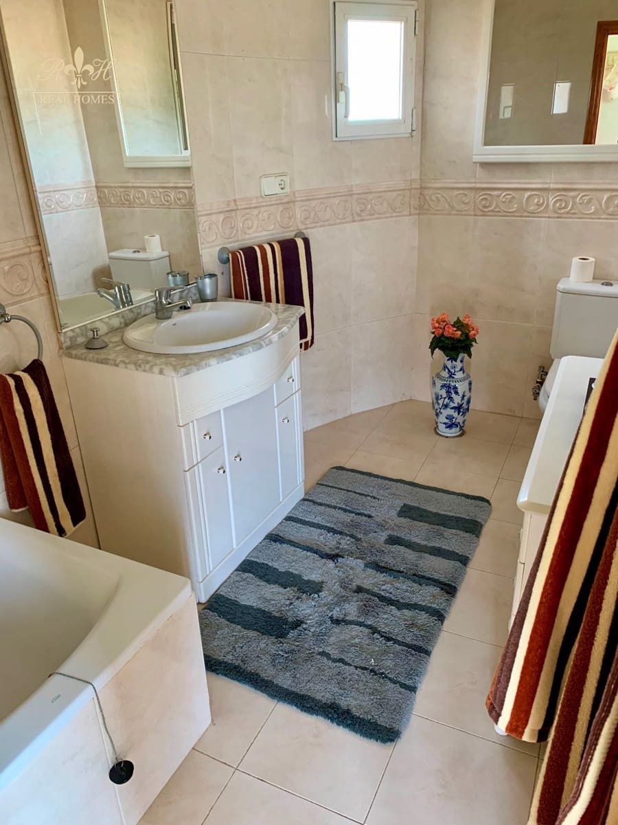 4 soveværelse Villa til salg i La Nucia med swimmingpool garage - € 450.000 (Ref: 7407254)