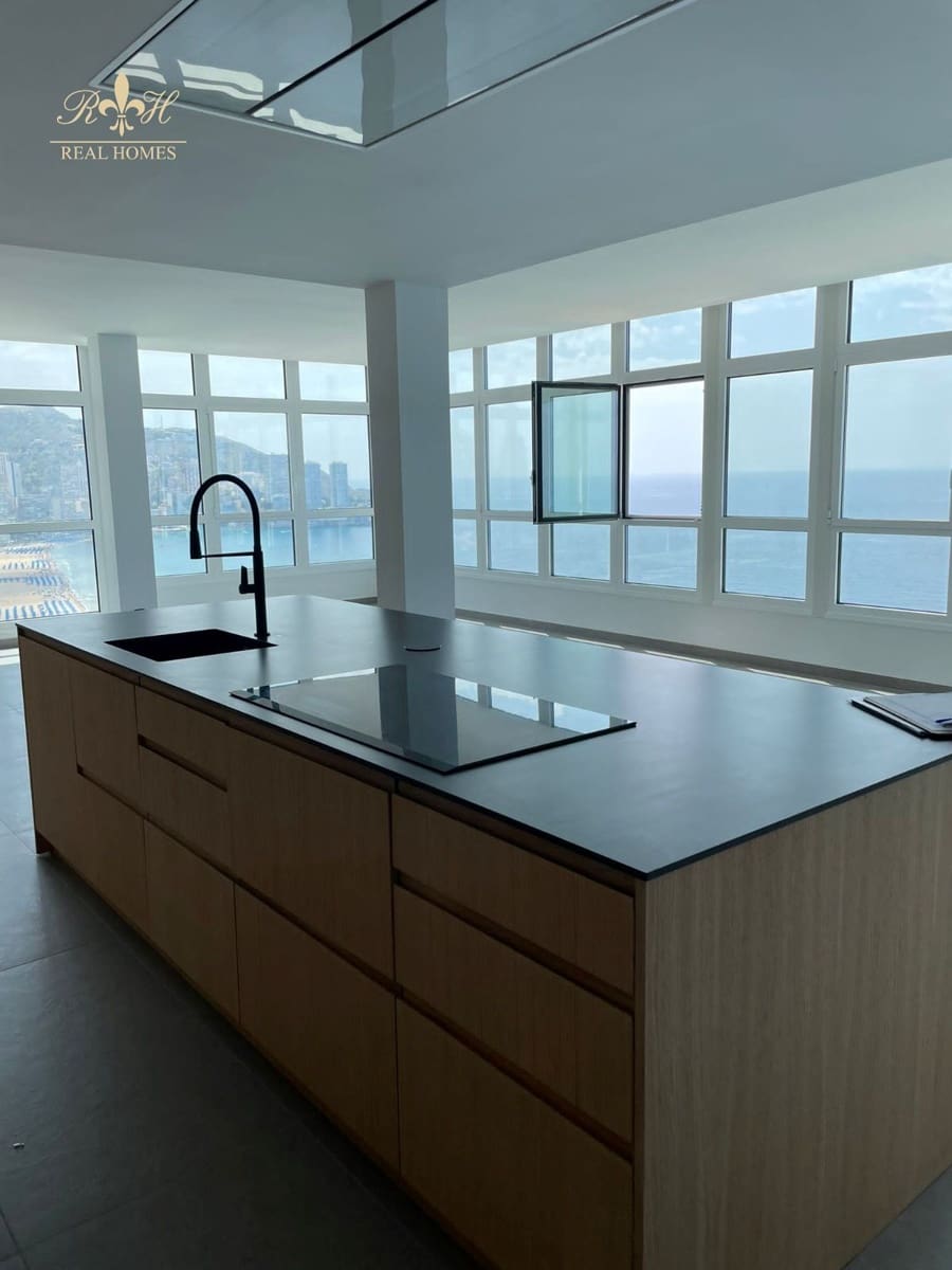 3 soverom Penthouse til salgs i Benidorm med svømmebasseng garasje - € 1 050 000 (Ref: 7724864)