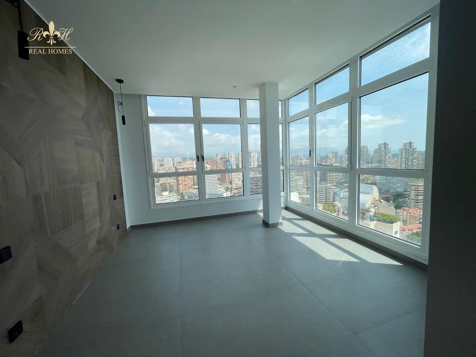 3 soverom Penthouse til salgs i Benidorm med svømmebasseng garasje - € 1 050 000 (Ref: 7724864)