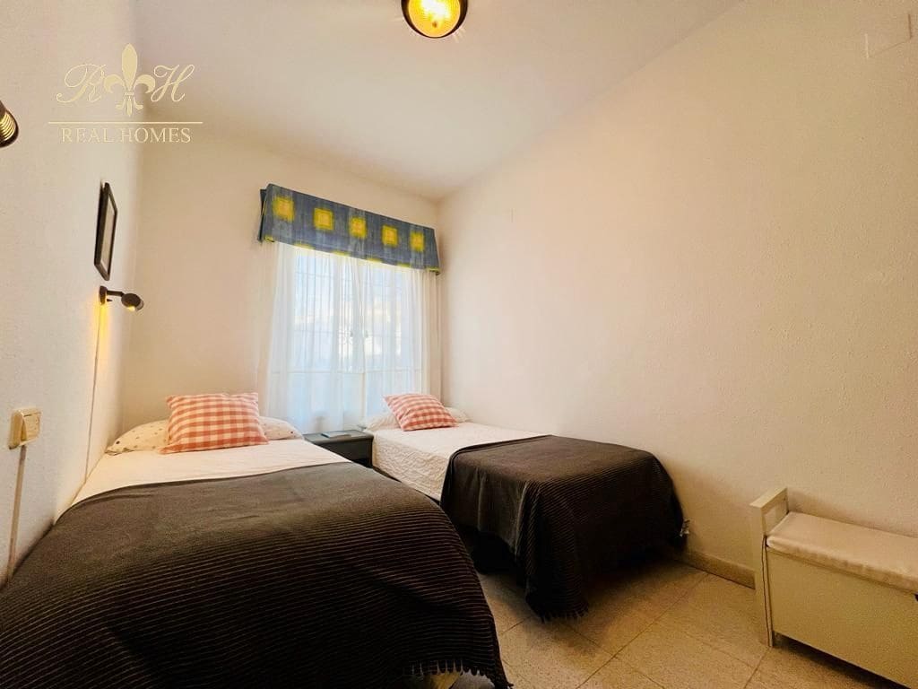 2 slaapkamer Flat te huur in Alfaz del Pi / L'Alfas del Pi met zwembad garage - € 900 (Ref: 7980363)