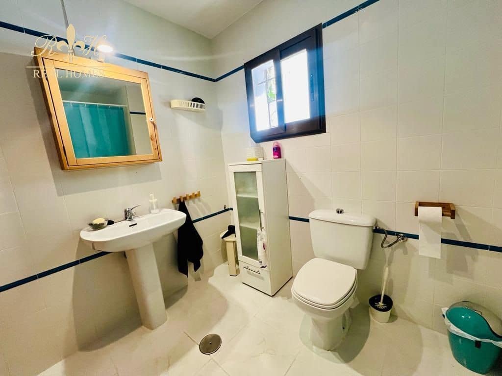 2 slaapkamer Flat te huur in Alfaz del Pi / L'Alfas del Pi met zwembad garage - € 900 (Ref: 7980363)