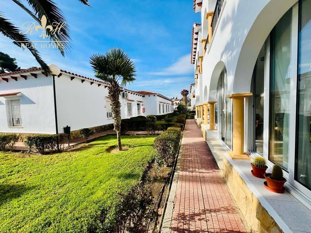 2 slaapkamer Flat te huur in Alfaz del Pi / L'Alfas del Pi met zwembad garage - € 900 (Ref: 7980363)