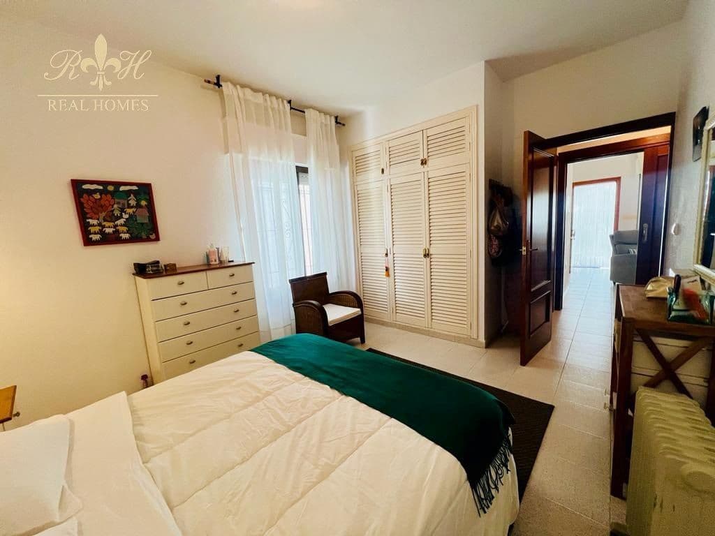 2 slaapkamer Flat te huur in Alfaz del Pi / L'Alfas del Pi met zwembad garage - € 900 (Ref: 7980363)