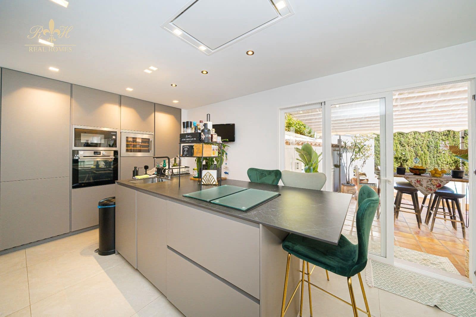 3 sypialnia Dom na sprzedaż w Albir z basenem garażem - 750 000 € (Ref: 8183163)