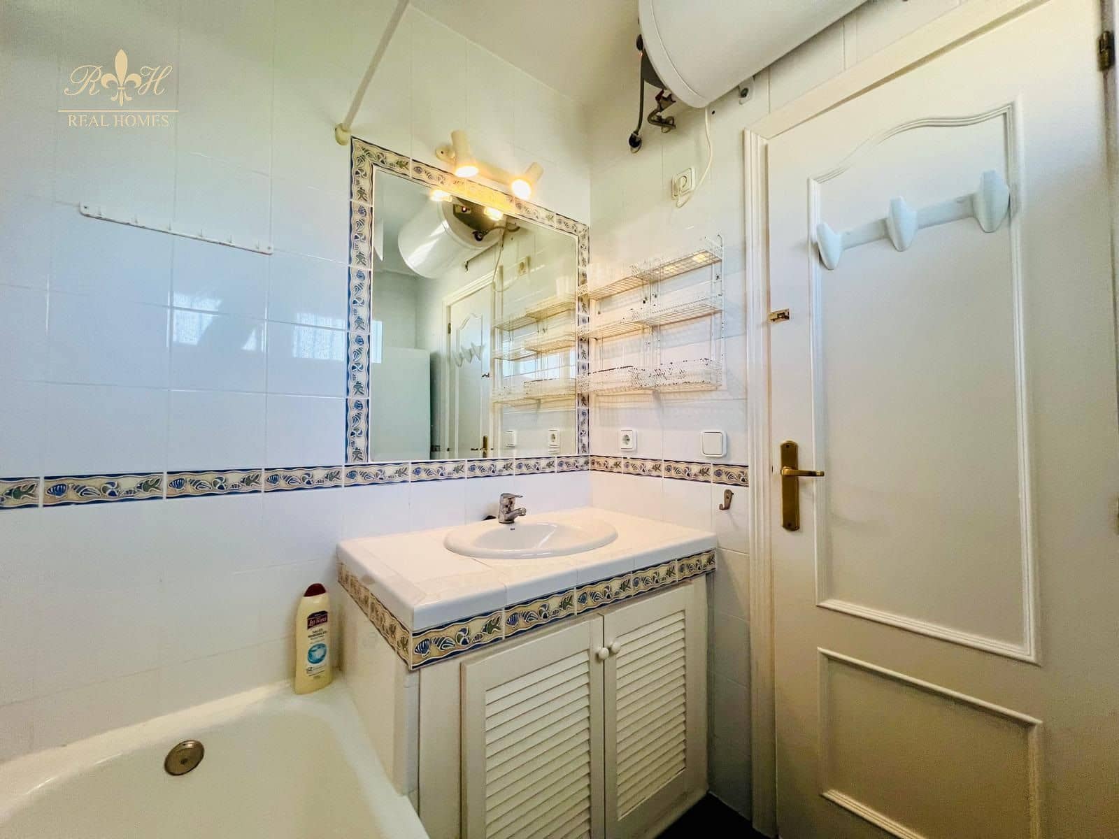 2 Zimmer Wohnung zu vermieten in Albir mit Pool - 1.200 € (Ref: 8262804)