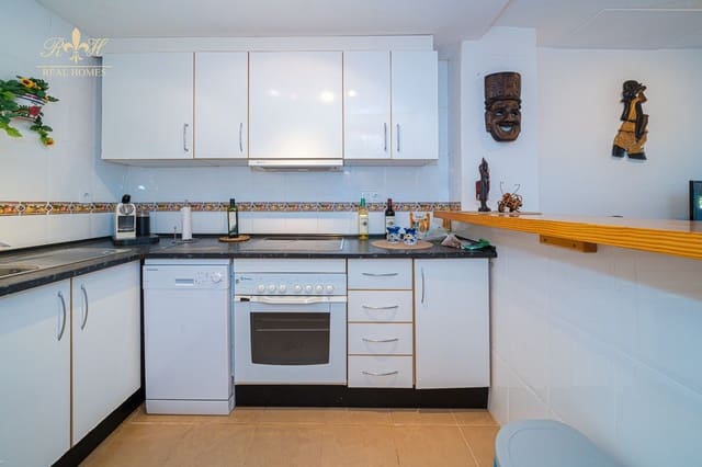 2 makuuhuone Omakotitalo myytävänä paikassa Albir, Alfaz del Pi / L'Alfàs del Pi mukana uima-altaan 
autotalli - 265 000 € (Ref: 8287178)