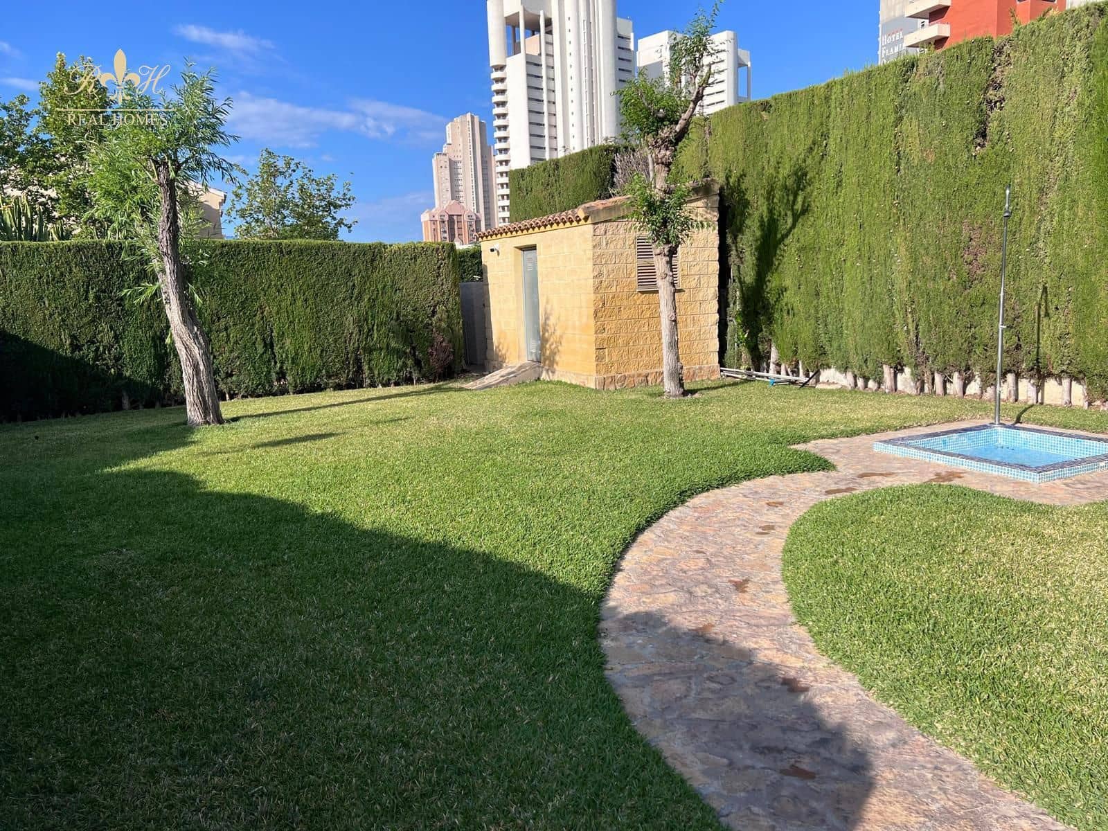 3 soveværelse Byhus til salg i Benidorm med swimmingpool garage - € 420.000 (Ref: 8309182)