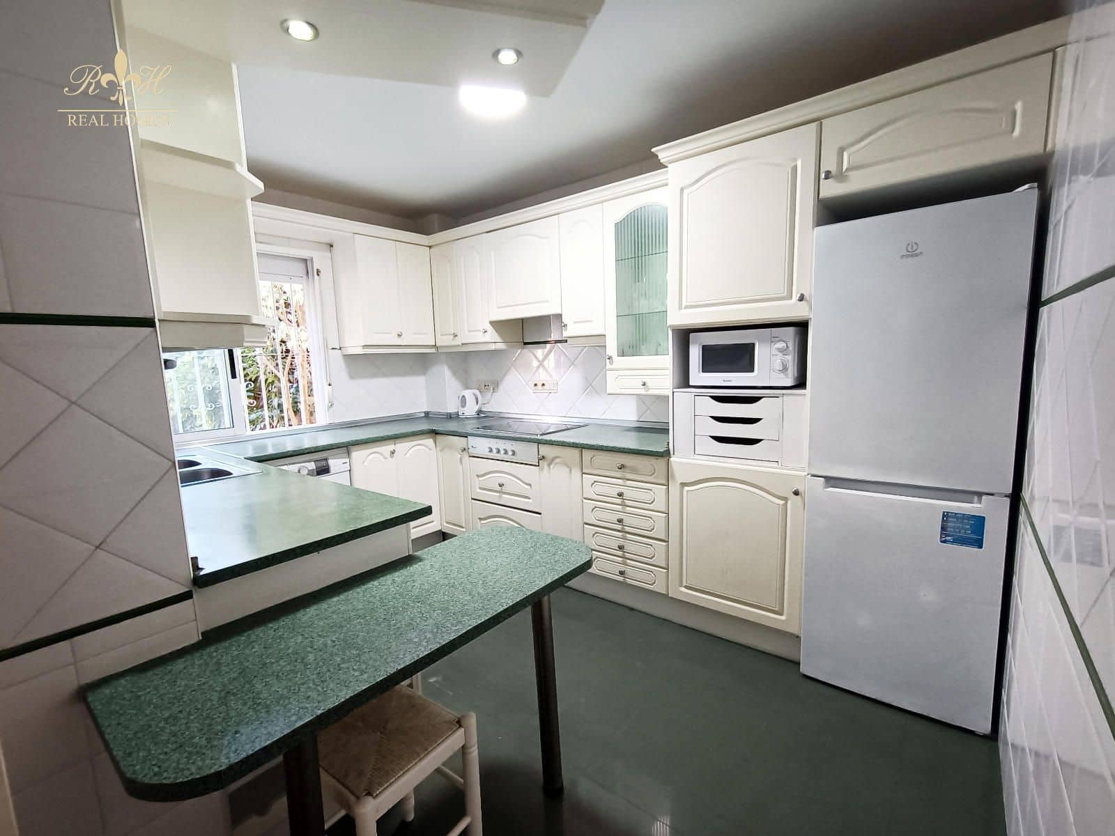 4 soveværelse Byhus til salg i Benidorm med garage - € 480.000 (Ref: 8418201)