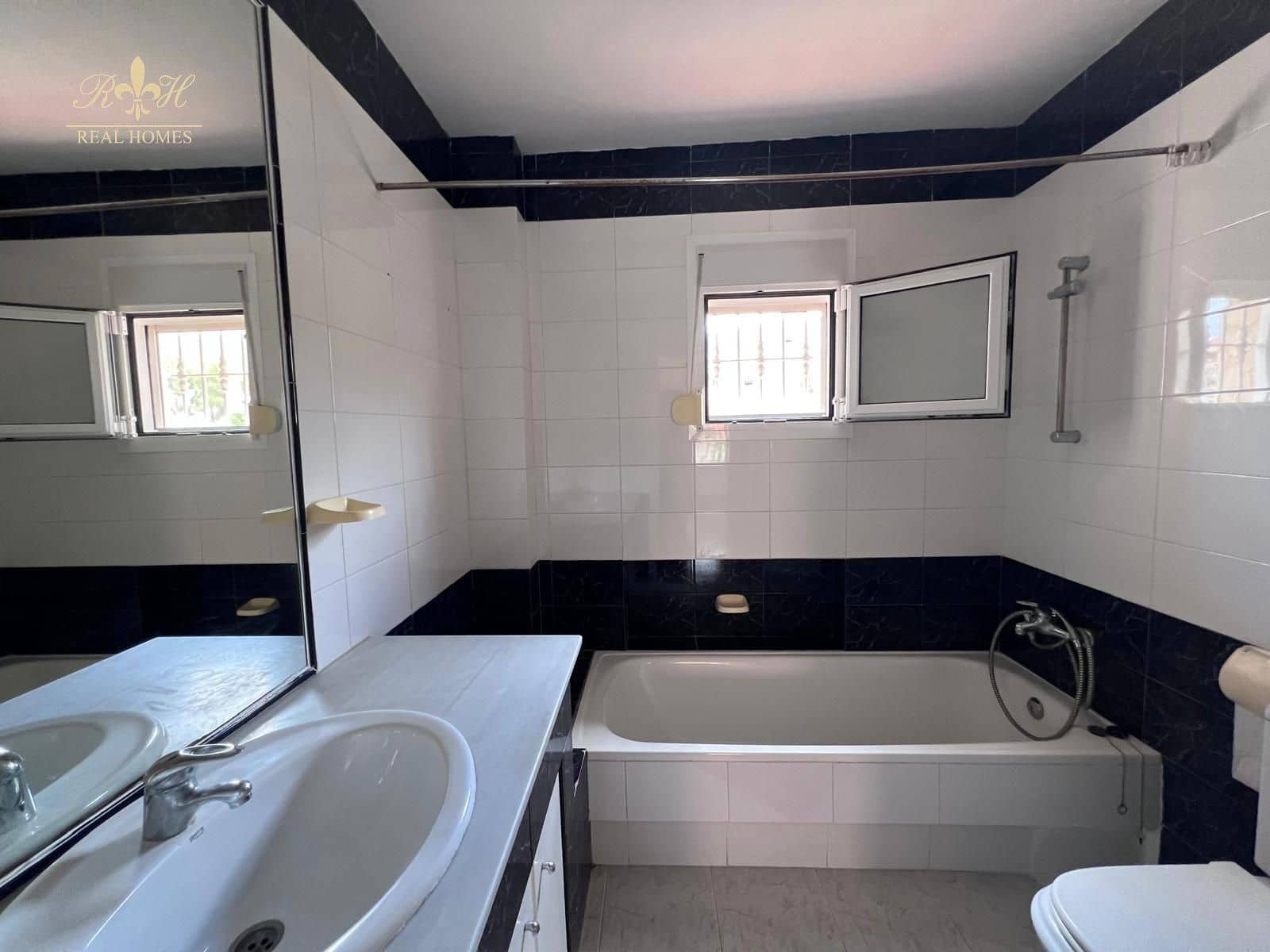 4 soveværelse Byhus til salg i Benidorm med garage - € 480.000 (Ref: 8418201)