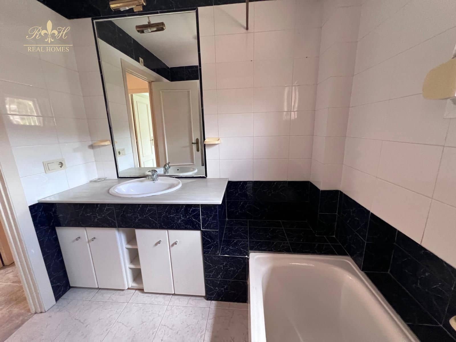 4 soveværelse Byhus til salg i Benidorm med garage - € 480.000 (Ref: 8418201)