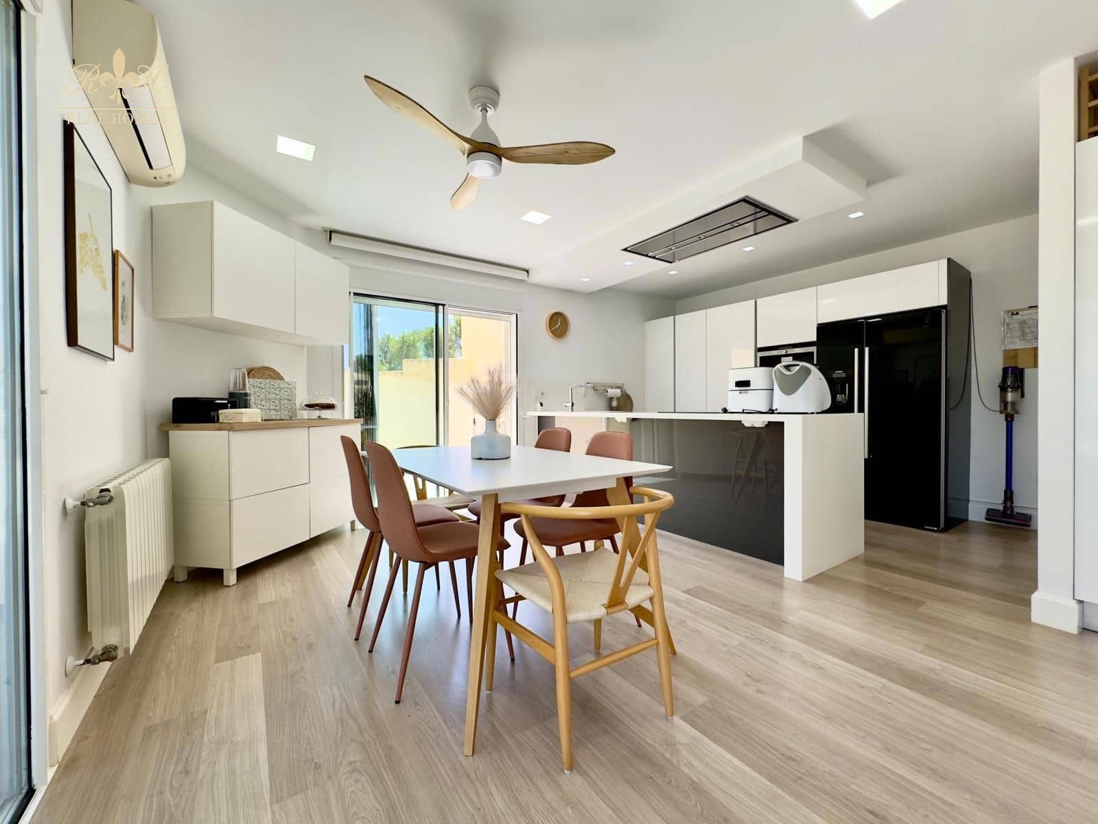 4 sypialnia Dom na sprzedaż w Alfaz del Pi / L'Alfas del Pi z basenem garażem - 598 000 € (Ref: 8427714)