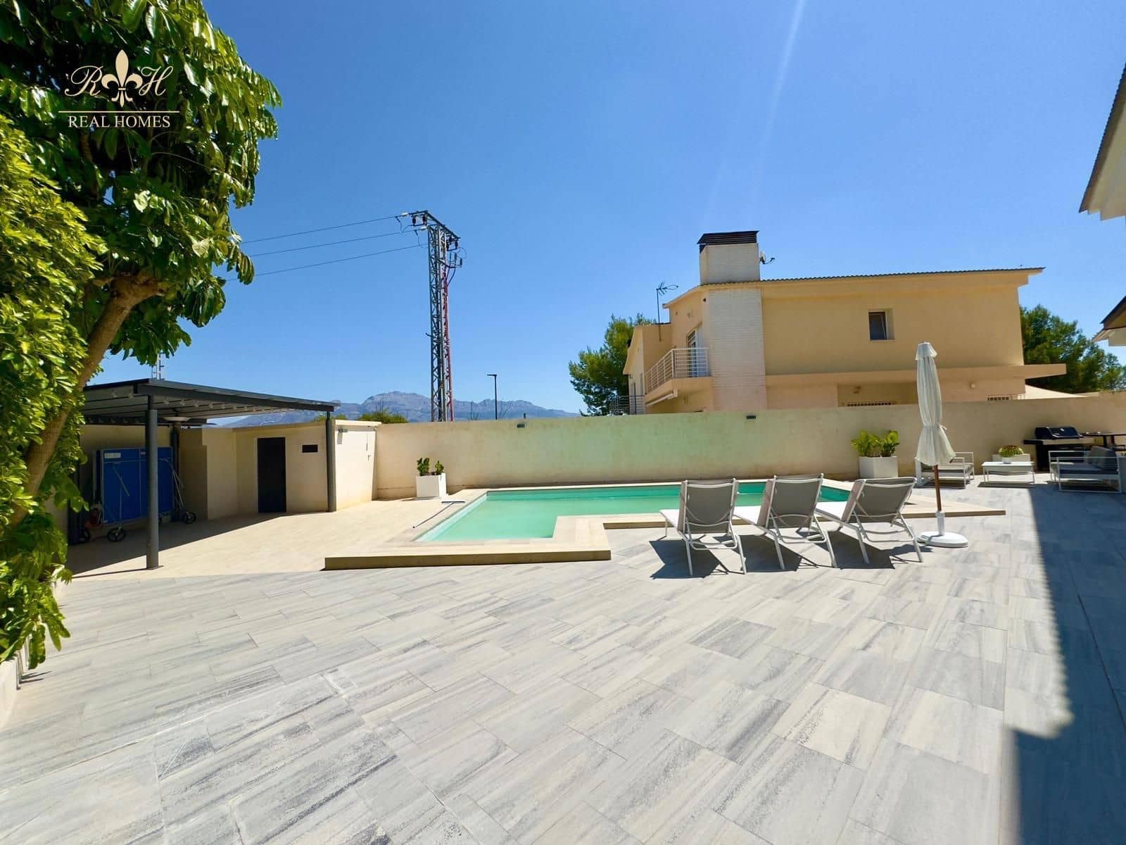 4 sypialnia Dom na sprzedaż w Alfaz del Pi / L'Alfas del Pi z basenem garażem - 598 000 € (Ref: 8427714)