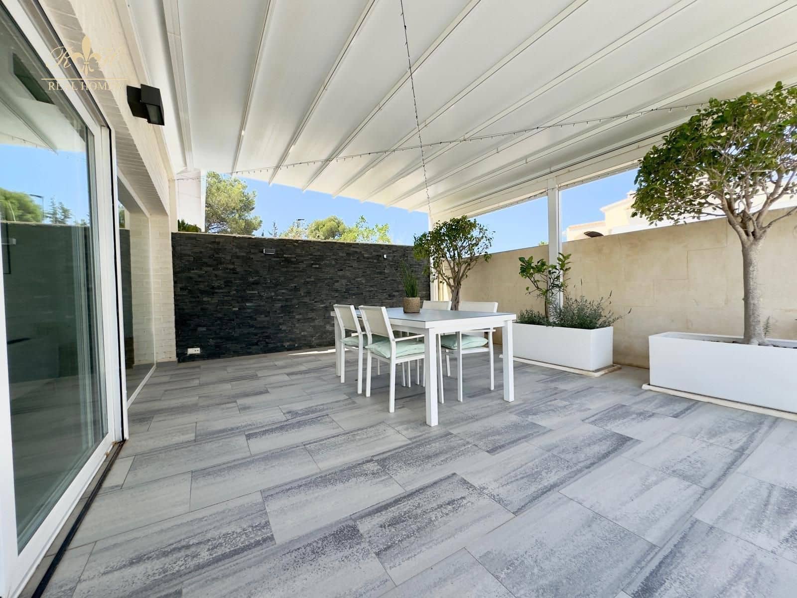 4 sypialnia Dom na sprzedaż w Alfaz del Pi / L'Alfas del Pi z basenem garażem - 598 000 € (Ref: 8427714)