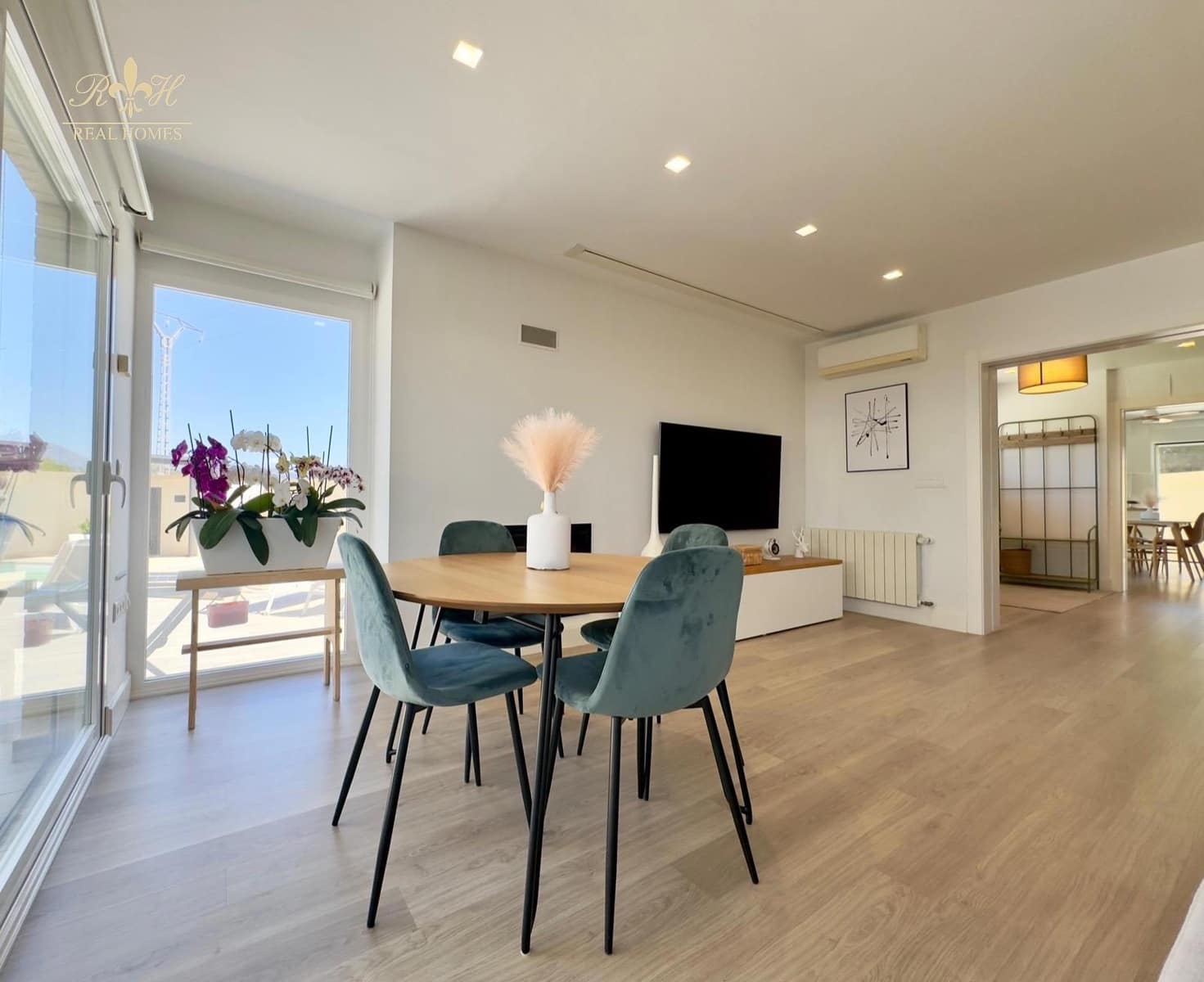 4 sypialnia Dom na sprzedaż w Alfaz del Pi / L'Alfas del Pi z basenem garażem - 598 000 € (Ref: 8427714)