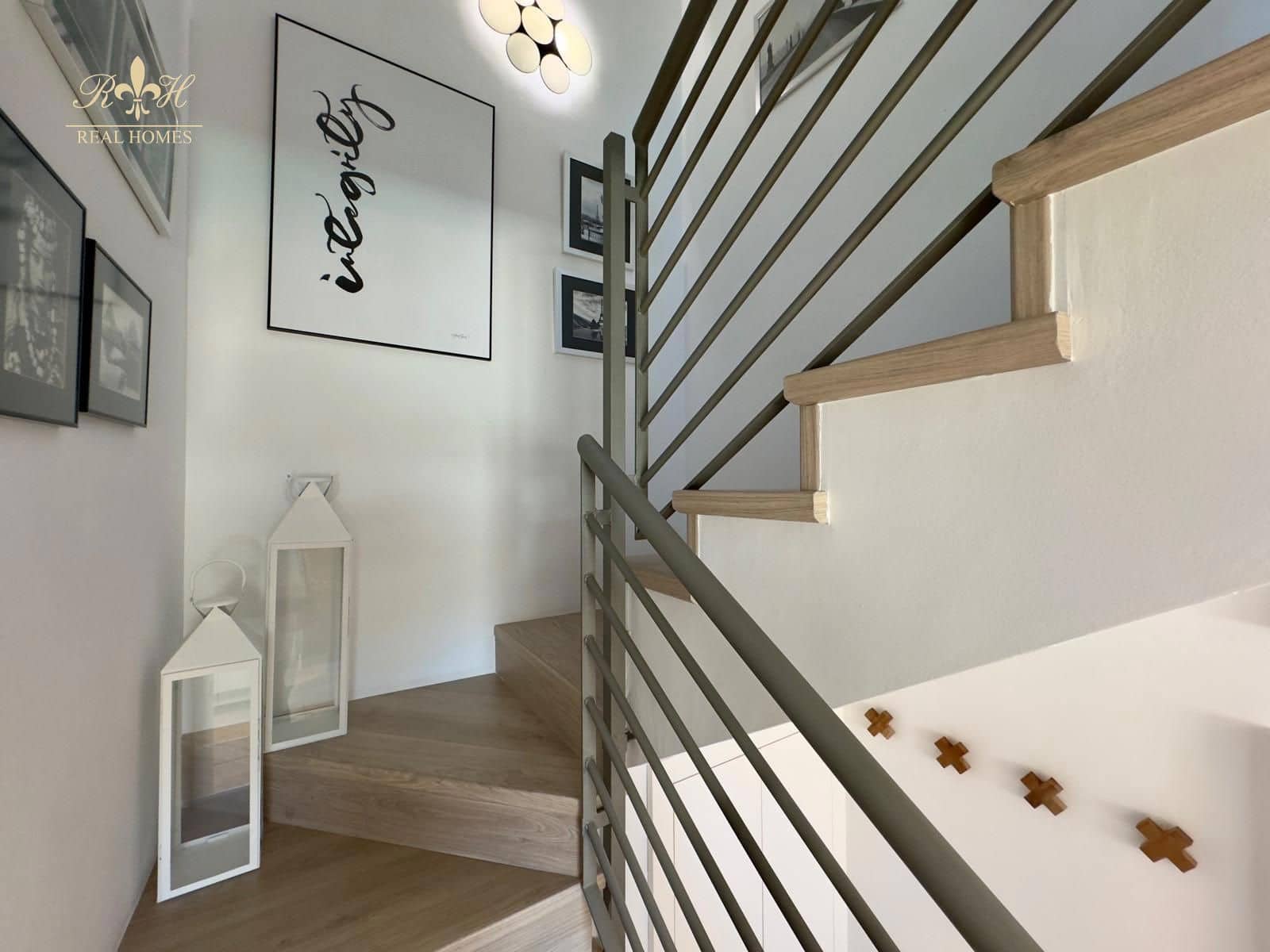 4 sypialnia Dom na sprzedaż w Alfaz del Pi / L'Alfas del Pi z basenem garażem - 598 000 € (Ref: 8427714)