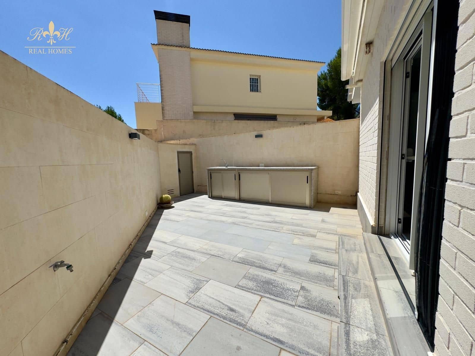 4 sypialnia Dom na sprzedaż w Alfaz del Pi / L'Alfas del Pi z basenem garażem - 598 000 € (Ref: 8427714)