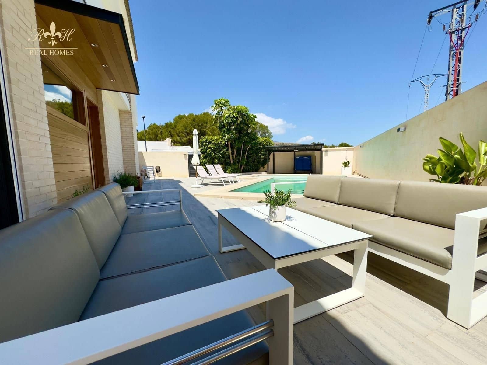 4 sypialnia Dom na sprzedaż w Alfaz del Pi / L'Alfas del Pi z basenem garażem - 598 000 € (Ref: 8427714)