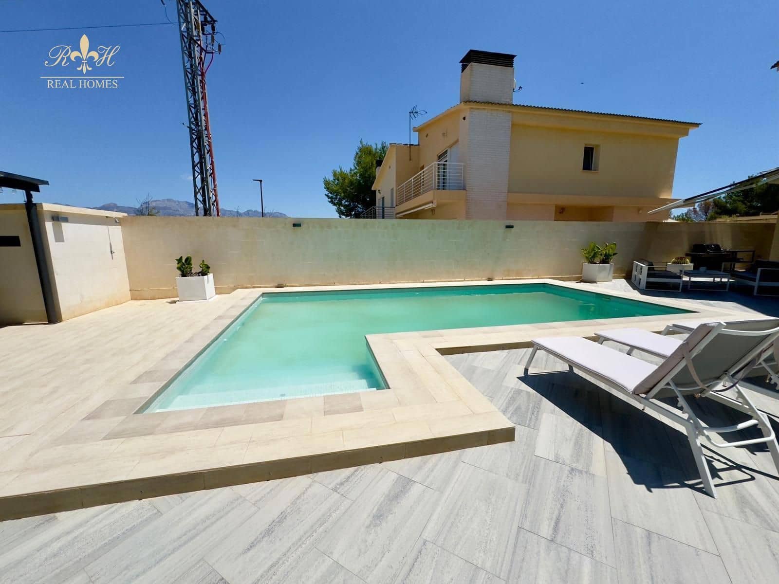 4 sypialnia Dom na sprzedaż w Alfaz del Pi / L'Alfas del Pi z basenem garażem - 598 000 € (Ref: 8427714)