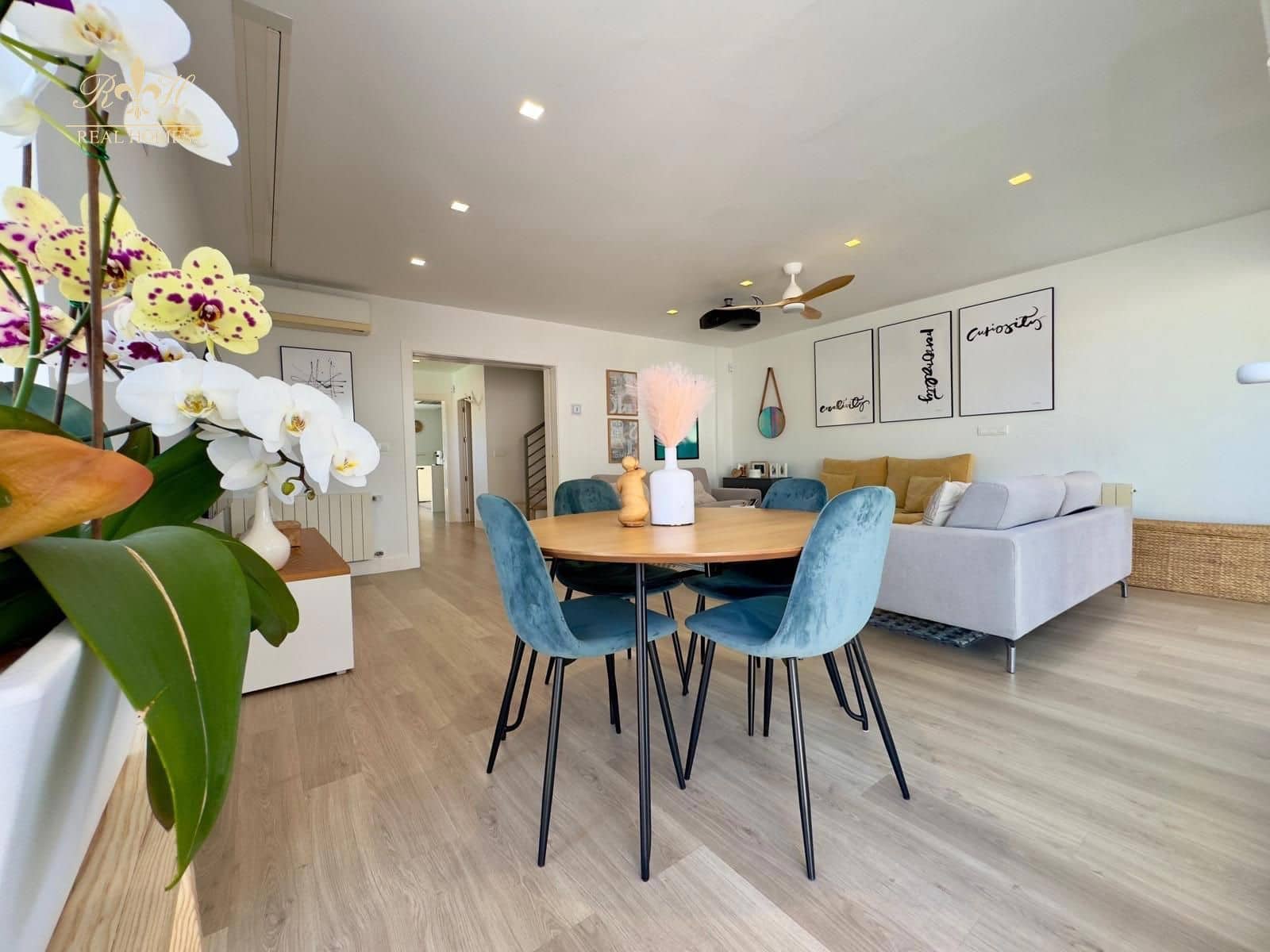 4 sypialnia Dom na sprzedaż w Alfaz del Pi / L'Alfas del Pi z basenem garażem - 598 000 € (Ref: 8427714)