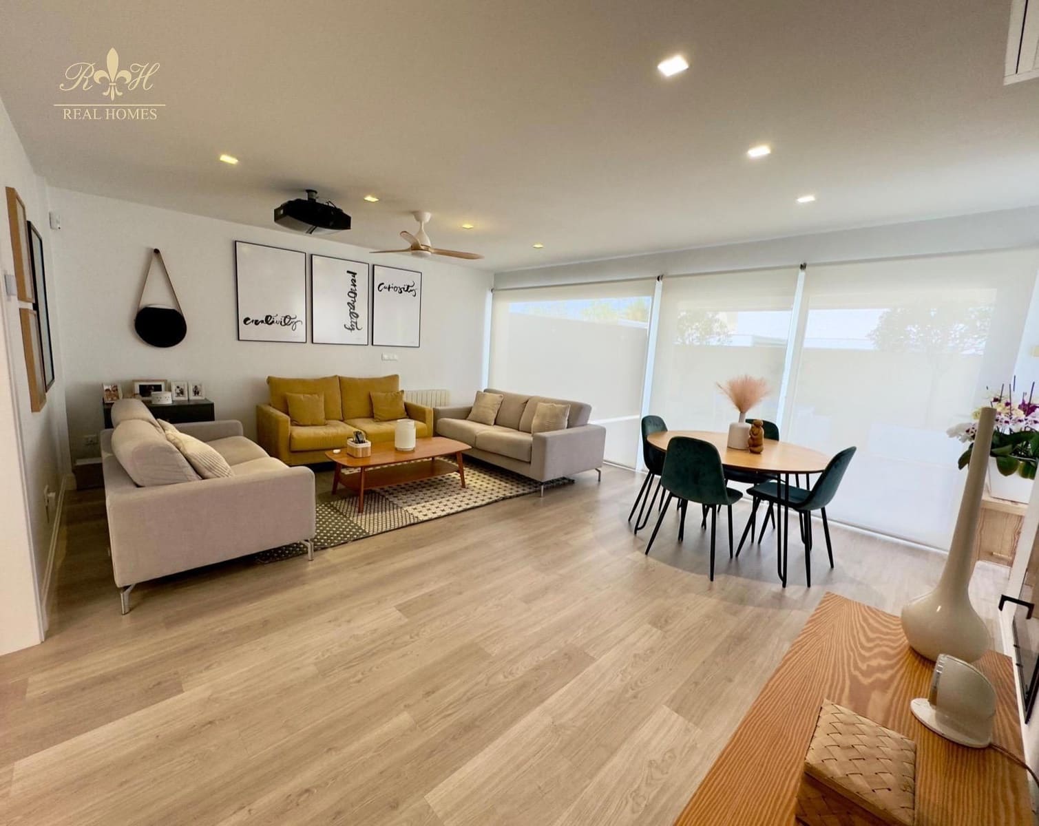 4 sypialnia Dom na sprzedaż w Alfaz del Pi / L'Alfas del Pi z basenem garażem - 598 000 € (Ref: 8427714)