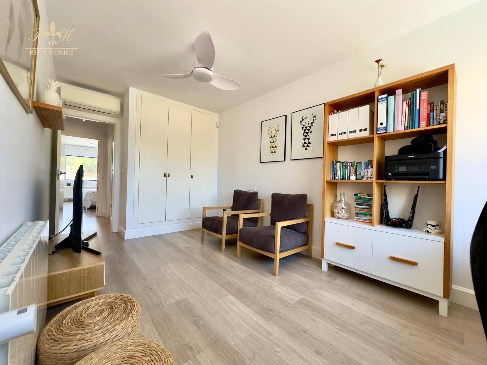 4 sypialnia Dom na sprzedaż w Alfaz del Pi / L'Alfas del Pi z basenem garażem - 598 000 € (Ref: 8427714)