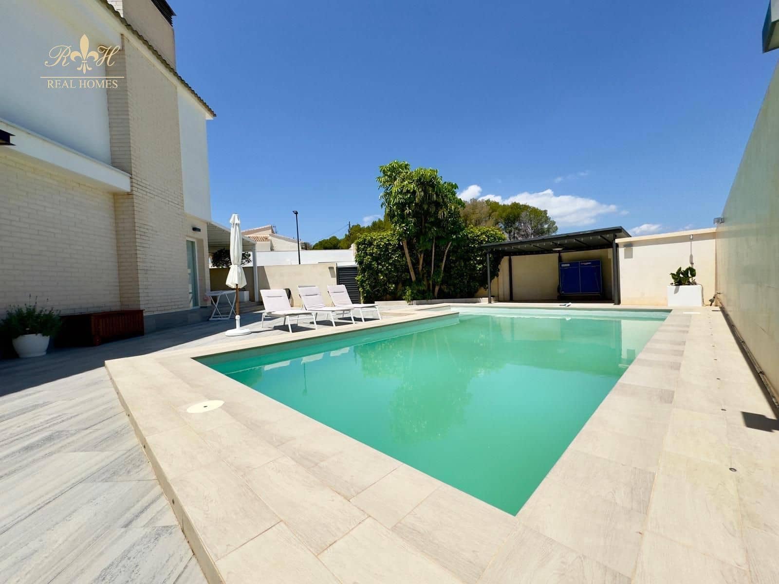 4 sypialnia Dom na sprzedaż w Alfaz del Pi / L'Alfas del Pi z basenem garażem - 598 000 € (Ref: 8427714)