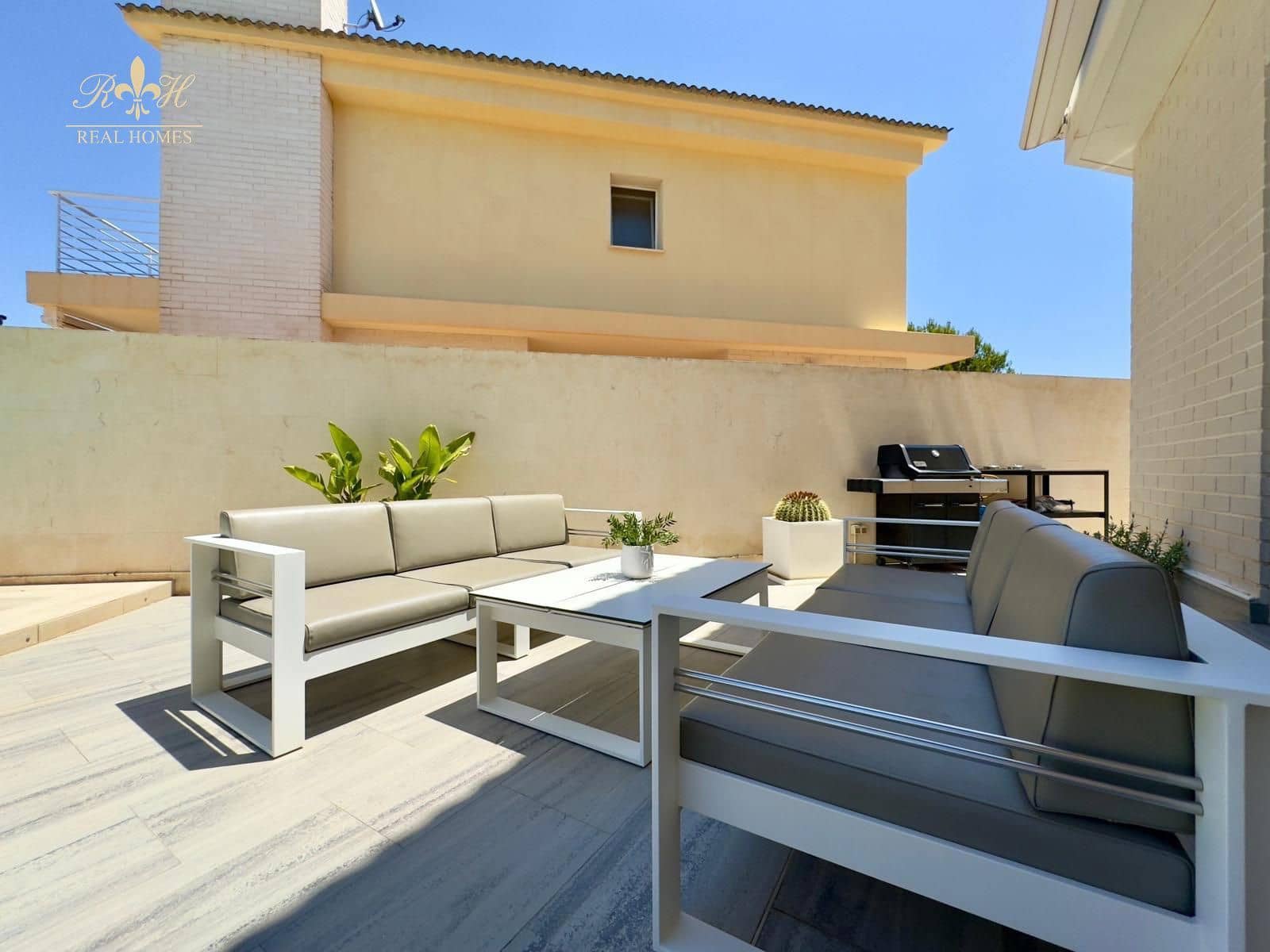 4 sypialnia Dom na sprzedaż w Alfaz del Pi / L'Alfas del Pi z basenem garażem - 598 000 € (Ref: 8427714)