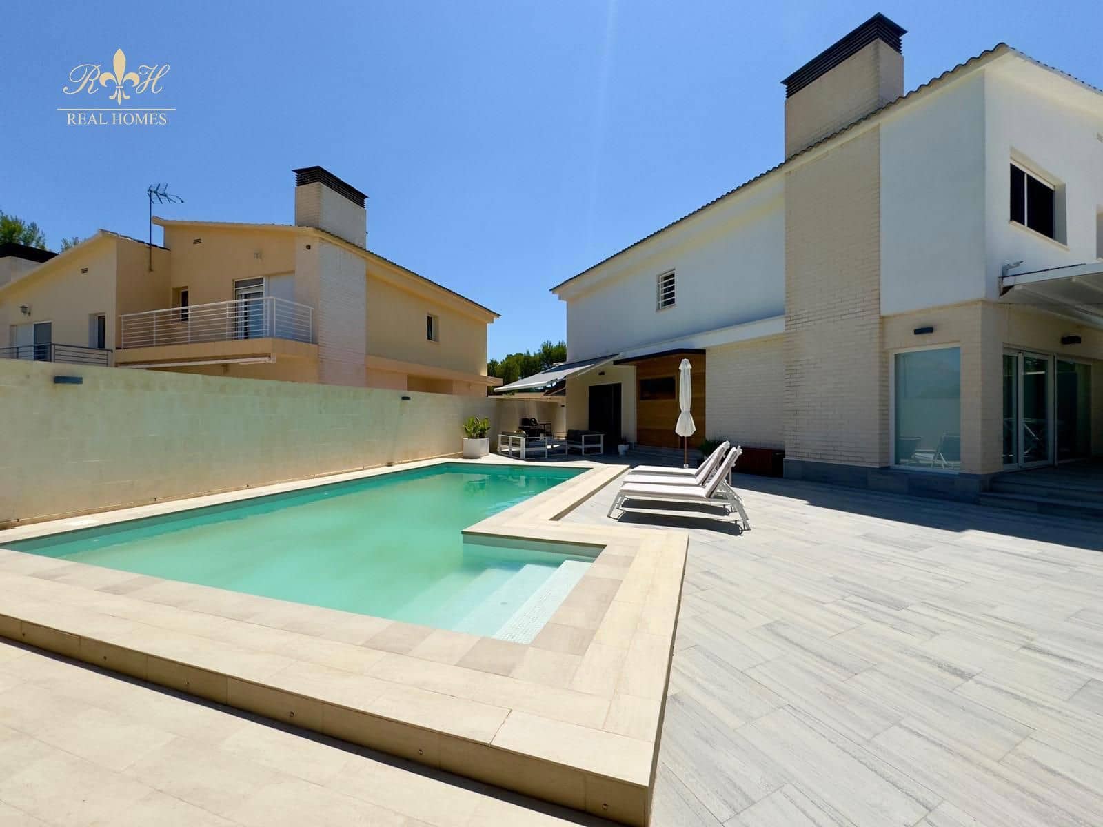 4 sypialnia Dom na sprzedaż w Alfaz del Pi / L'Alfas del Pi z basenem garażem - 598 000 € (Ref: 8427714)