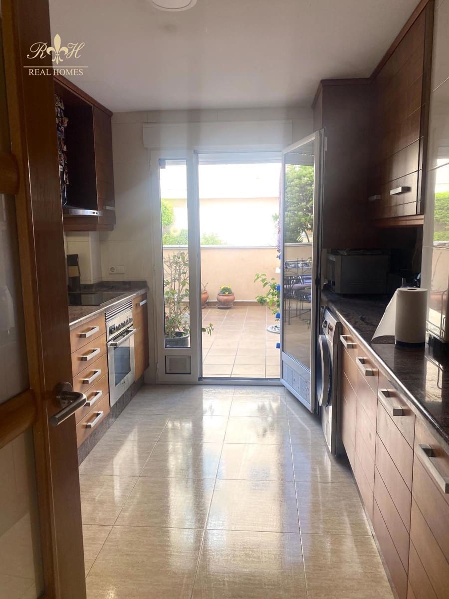 2 quarto Apartamento para arrendar em Albir com piscina - 1 500 € (Ref: 8499174)