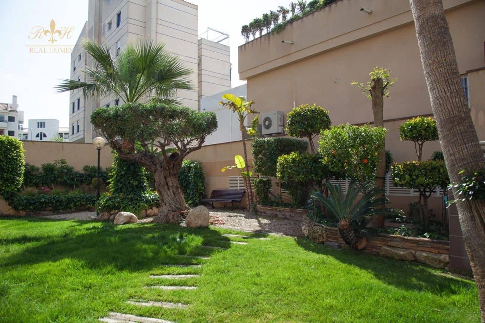 2 quarto Apartamento para arrendar em Albir com piscina - 1 500 € (Ref: 8499174)