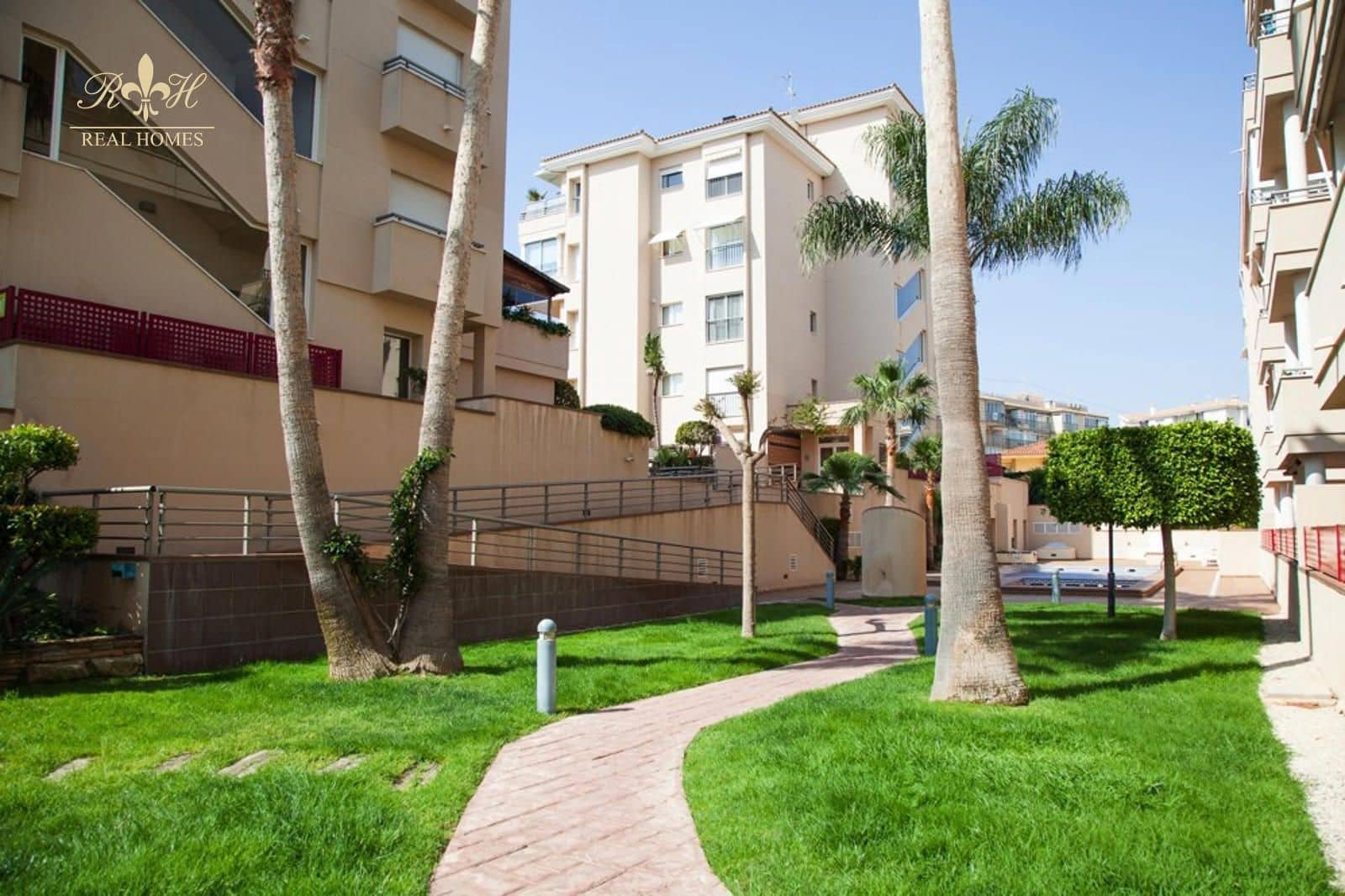 2 quarto Apartamento para arrendar em Albir com piscina - 1 500 € (Ref: 8499174)