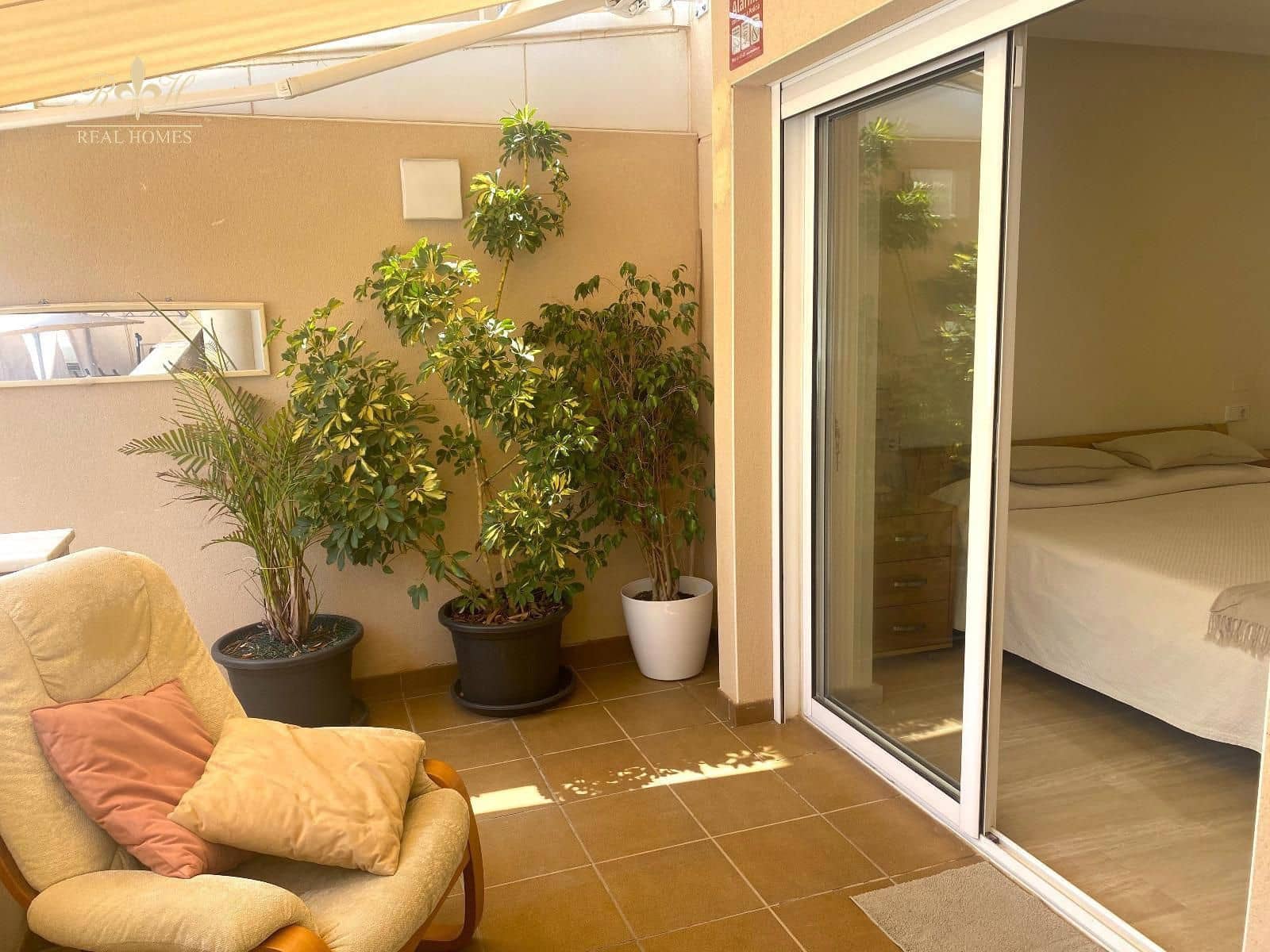 2 quarto Apartamento para arrendar em Albir com piscina - 1 500 € (Ref: 8499174)