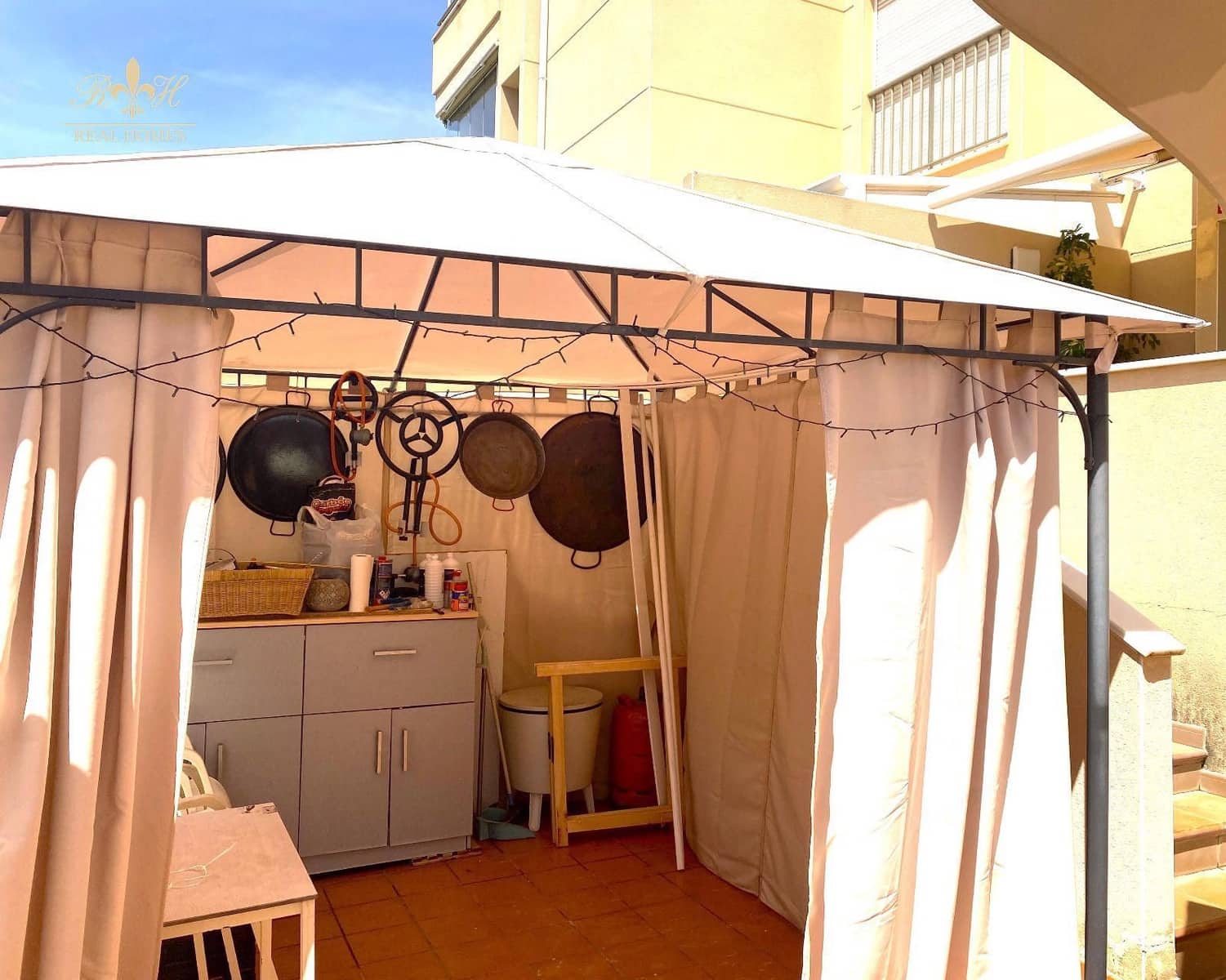 2 quarto Apartamento para arrendar em Albir com piscina - 1 500 € (Ref: 8499174)
