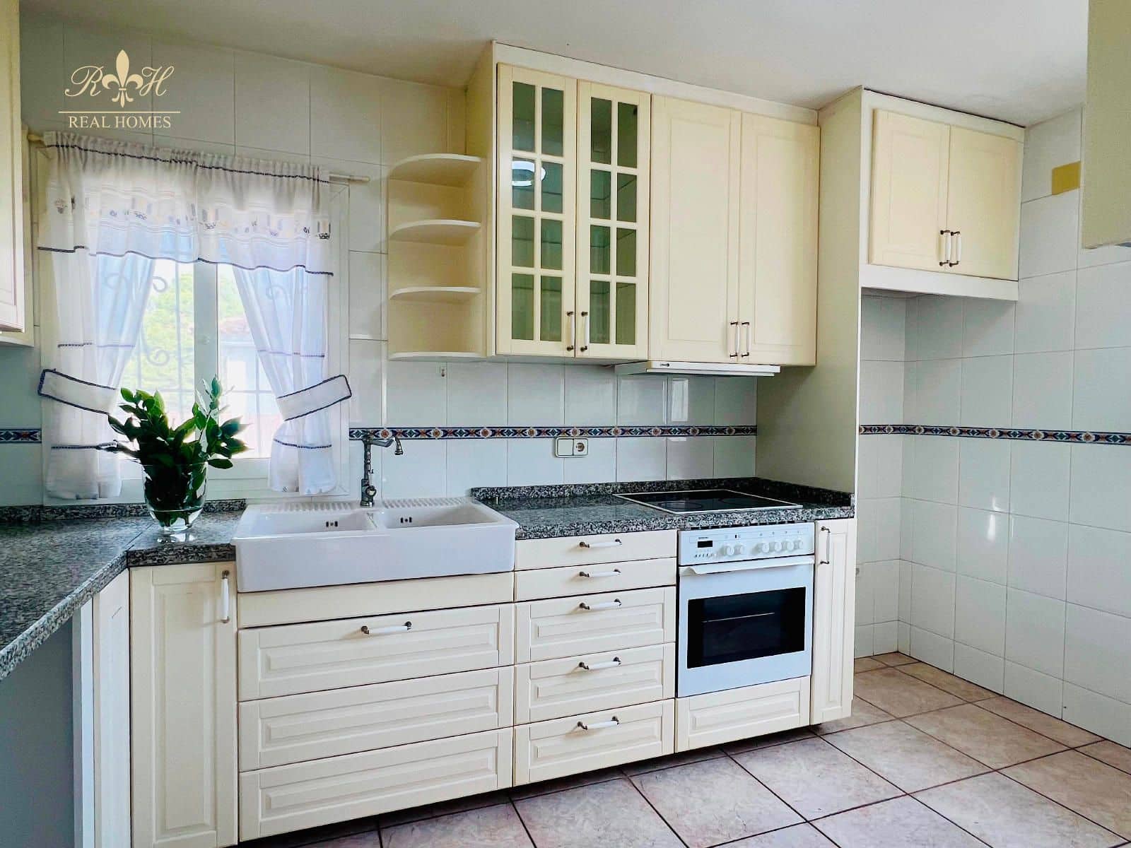 3 makuuhuone Huvila myytävänä paikassa Albir mukana uima-altaan 
autotalli - 479 000 € (Ref: 8566862)