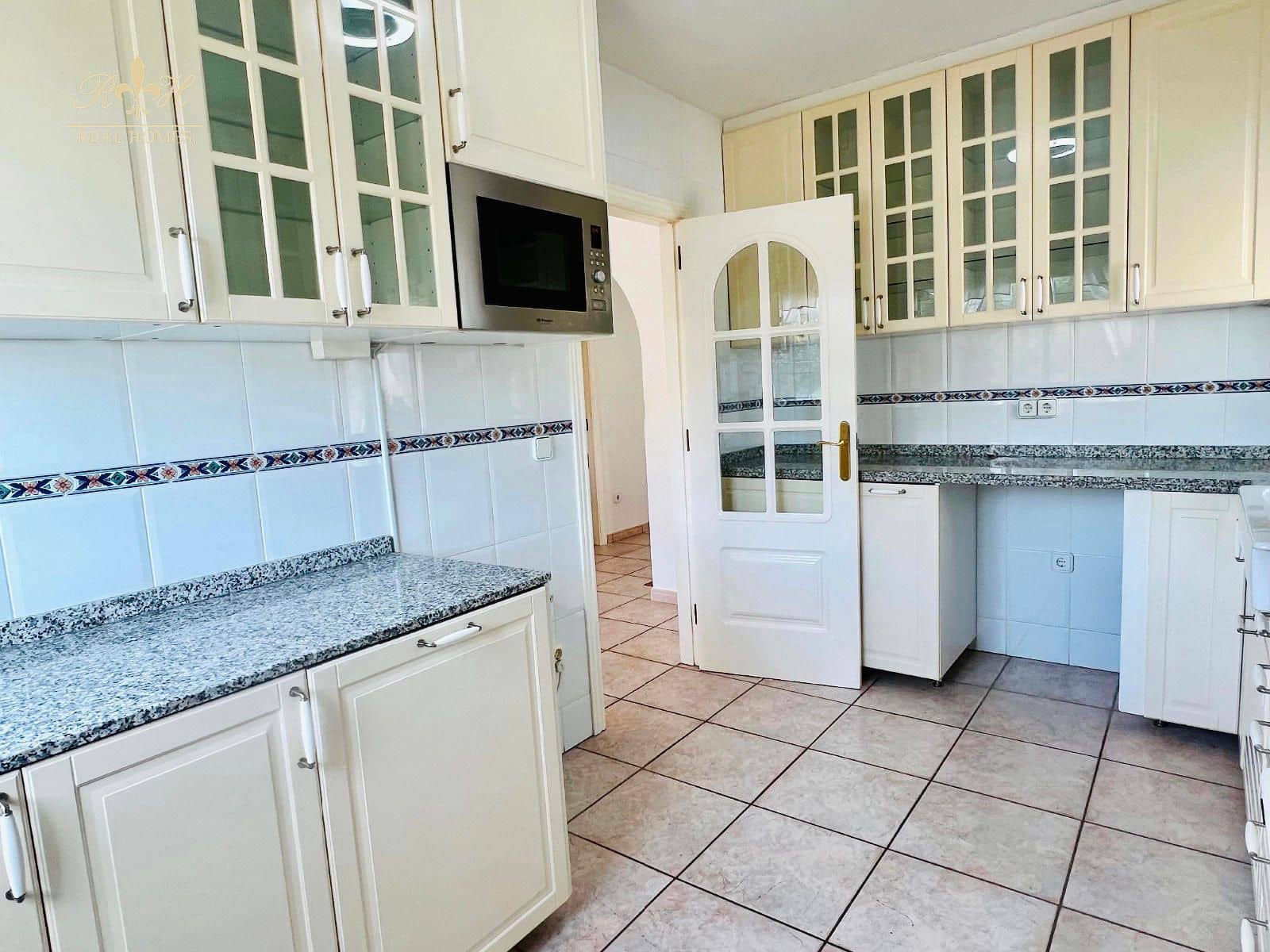 3 makuuhuone Huvila myytävänä paikassa Albir mukana uima-altaan 
autotalli - 479 000 € (Ref: 8566862)