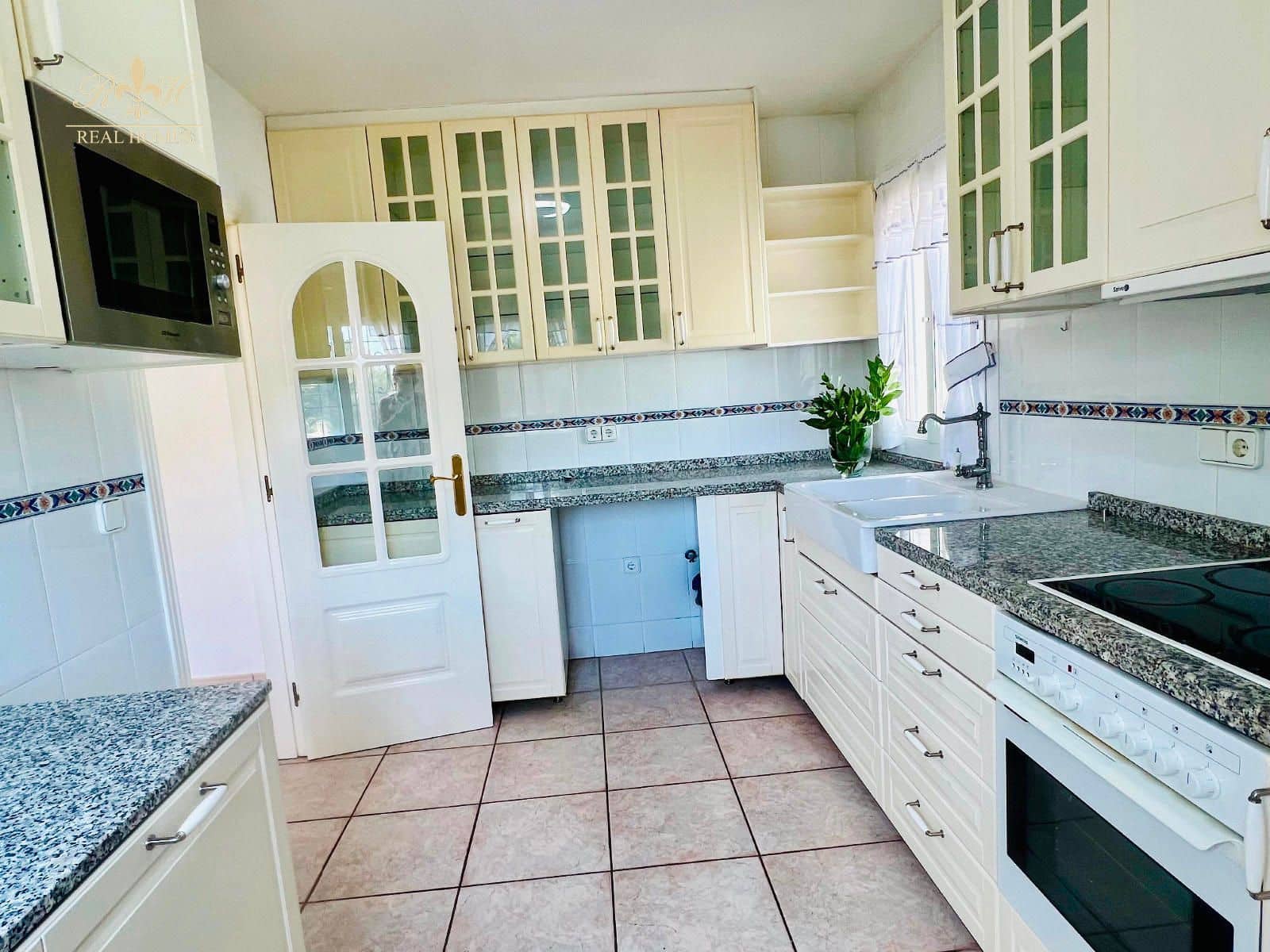 3 makuuhuone Huvila myytävänä paikassa Albir mukana uima-altaan 
autotalli - 479 000 € (Ref: 8566862)